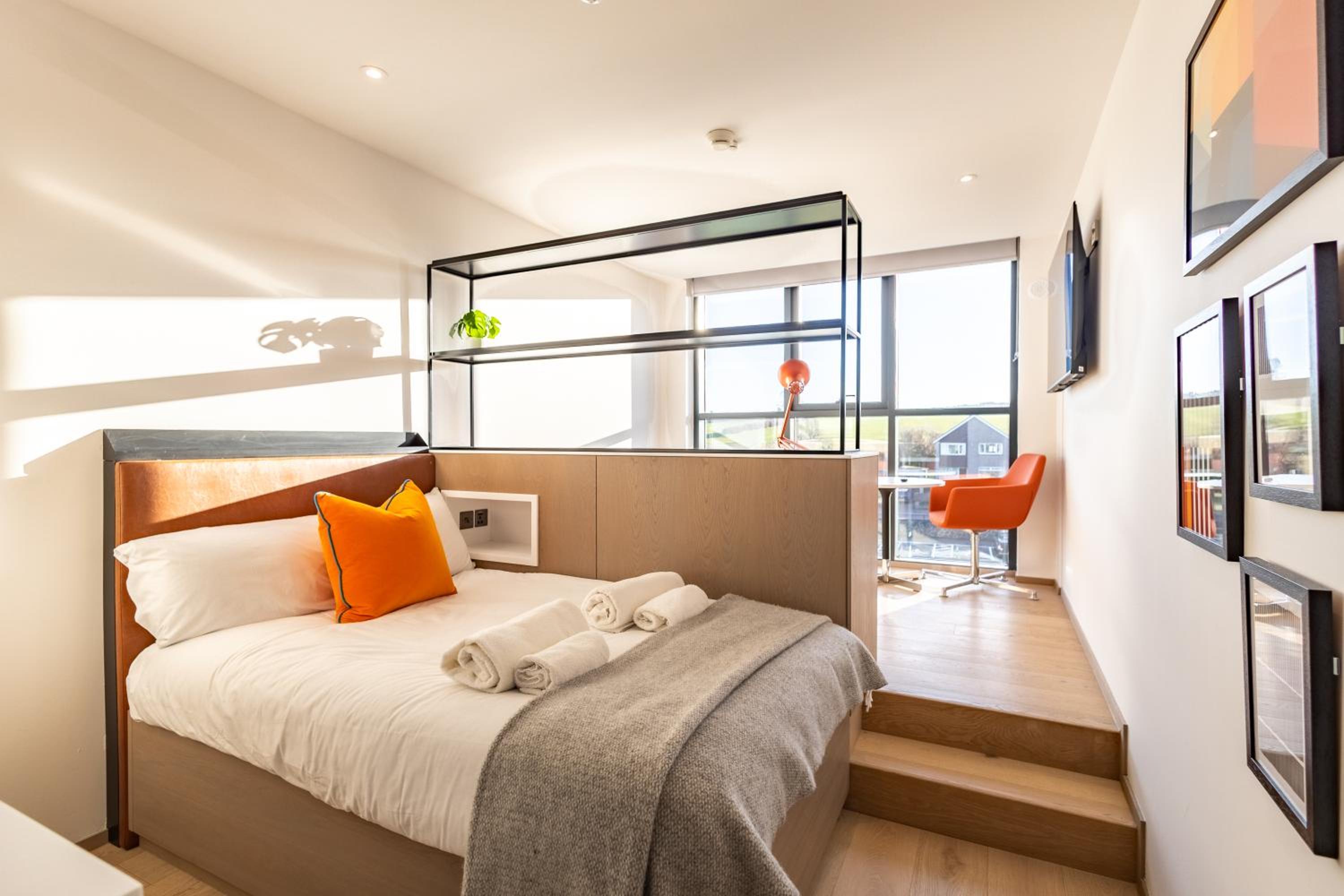 *STUDENT ONLY* SIGNATURE STUDIO (small double bed, sleeps 1)