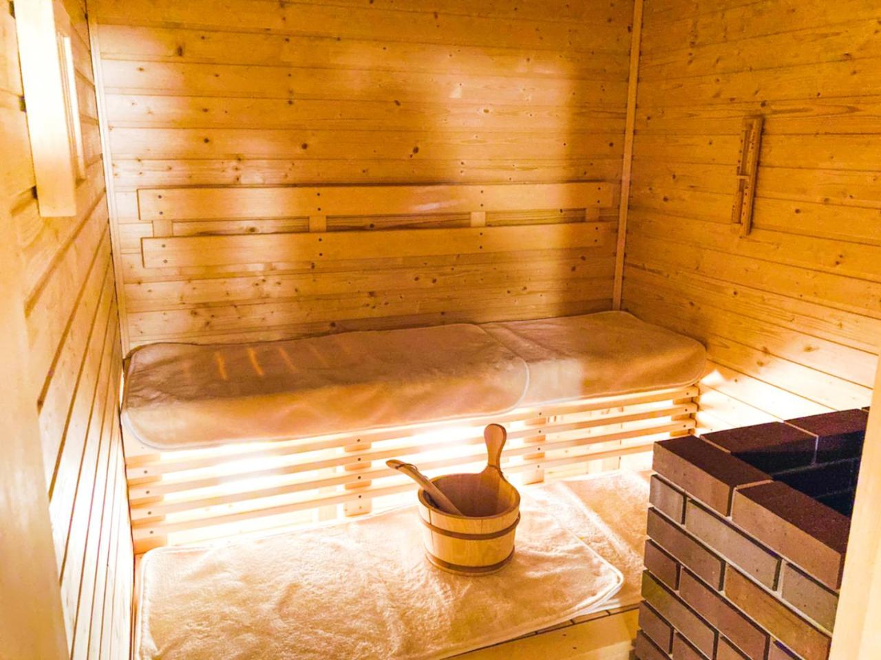 MAX CABIN Capsule Room for Men Only