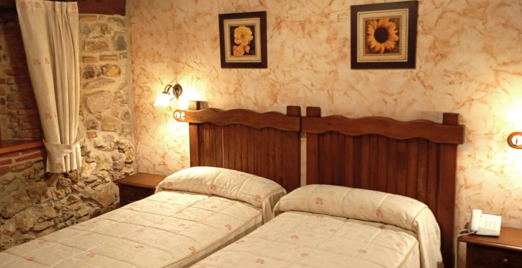 Twin Room with Private Bathroom