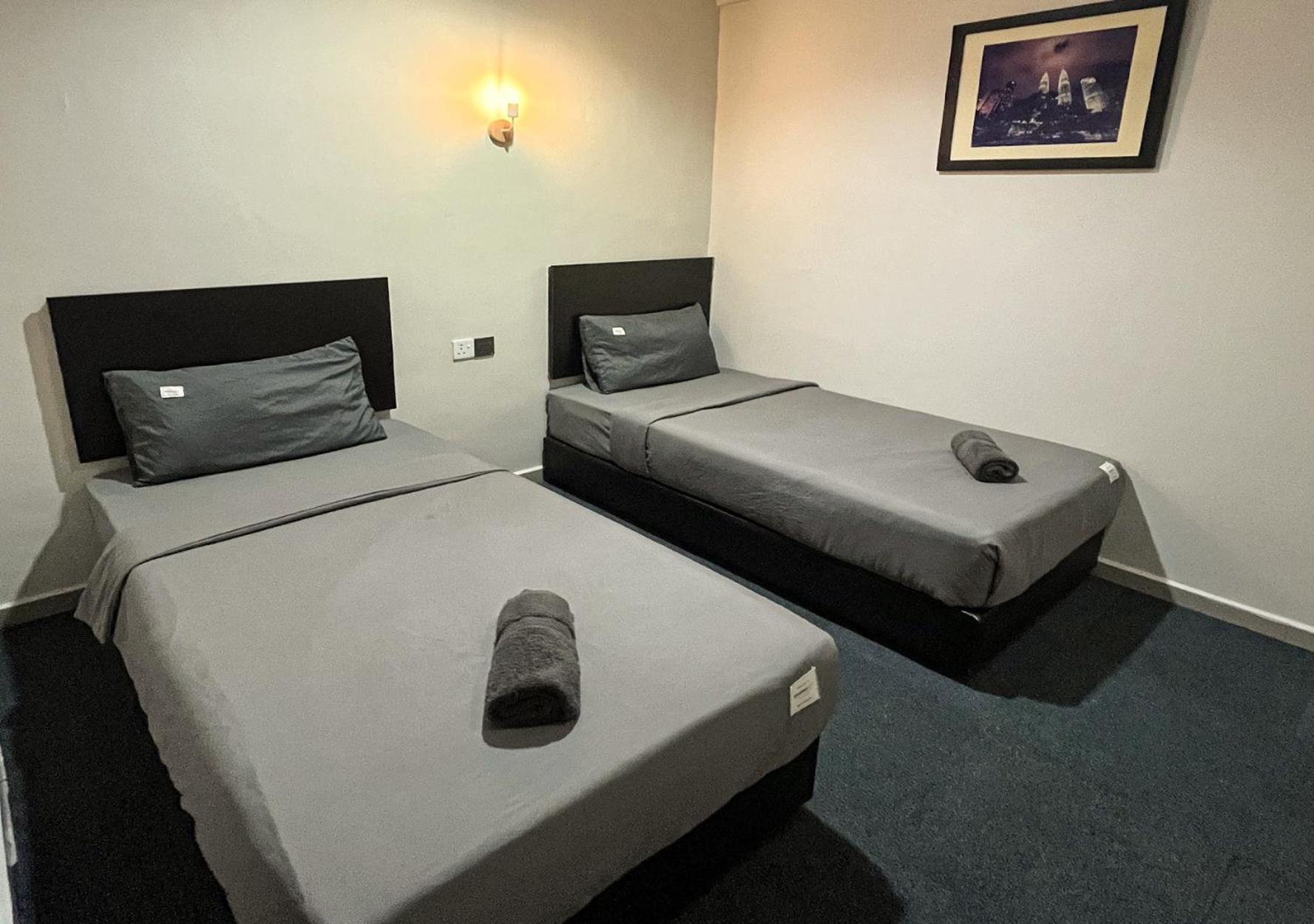 Standard Twin Room - Photo 1