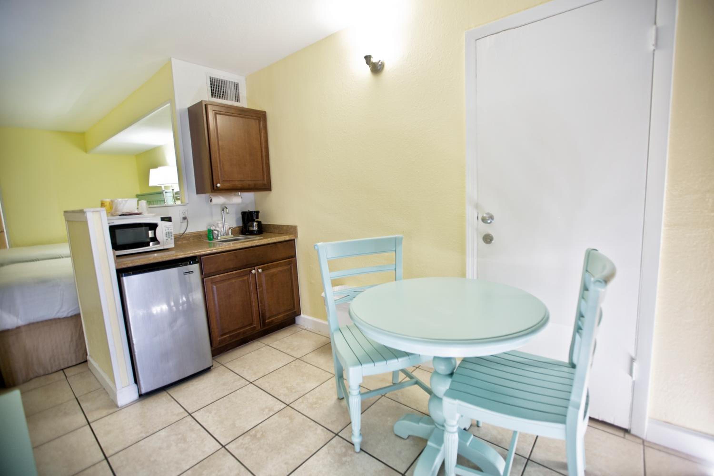 Beachfront Two Double Beds Studio with Balcony - Photo 4