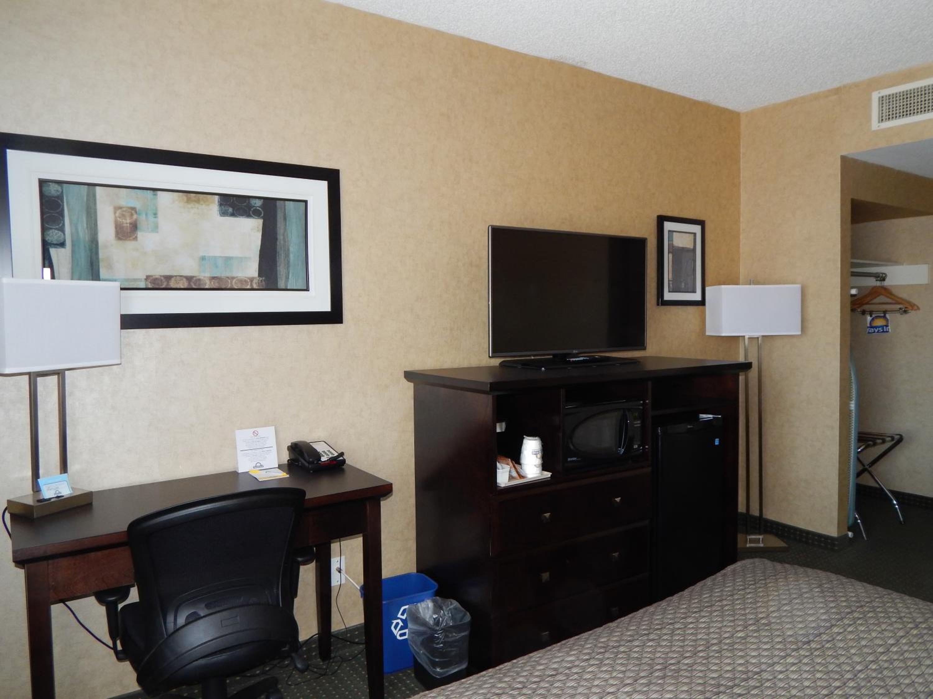 Standard King Room - Non-Smoking  - Photo 2