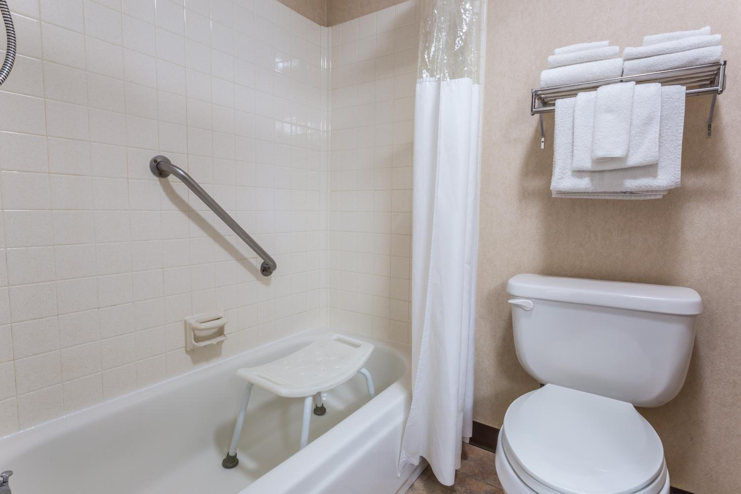 Deluxe Queen Room - Disability Access - Non-Smoking - Photo 4