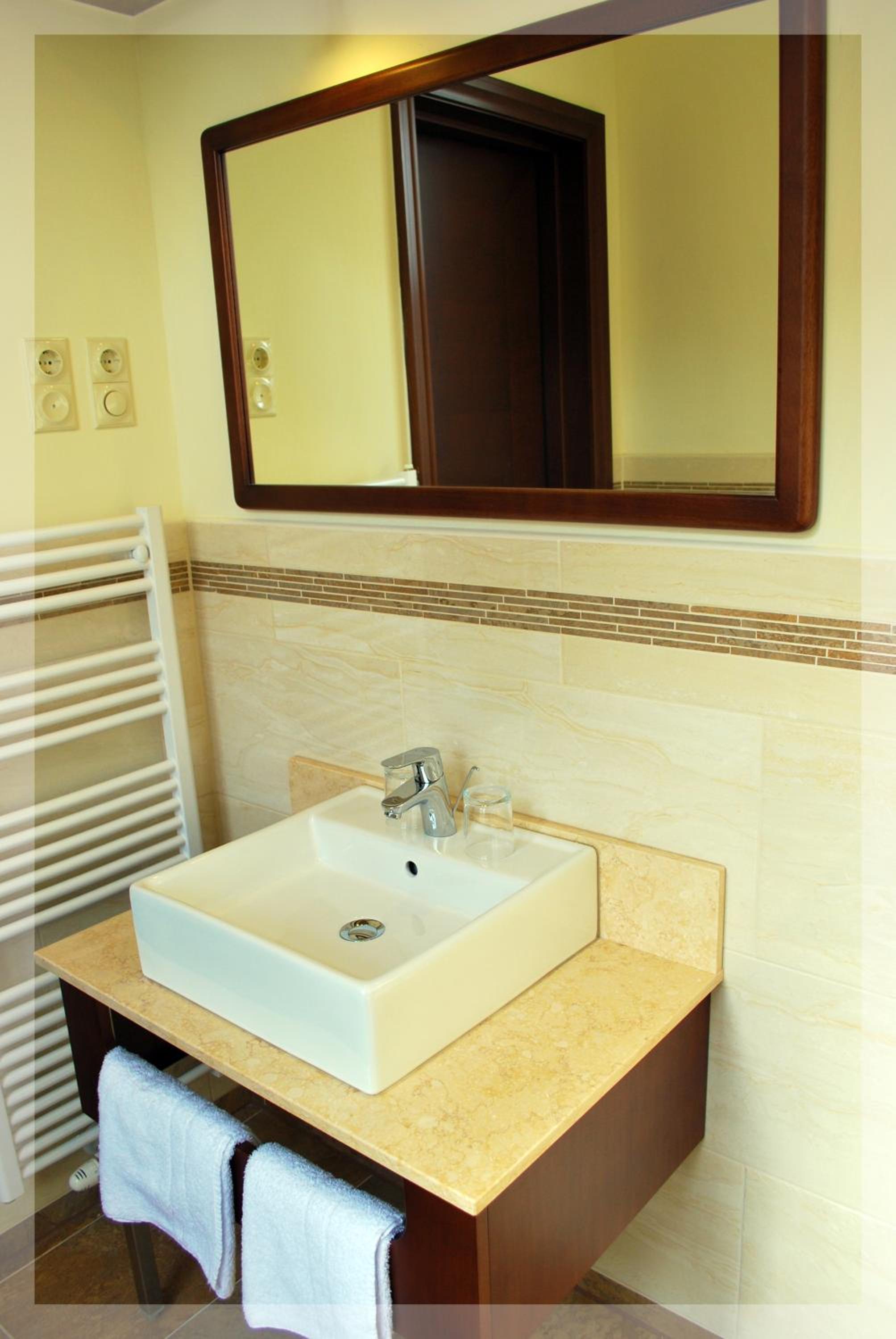Business Double Room - Photo 17