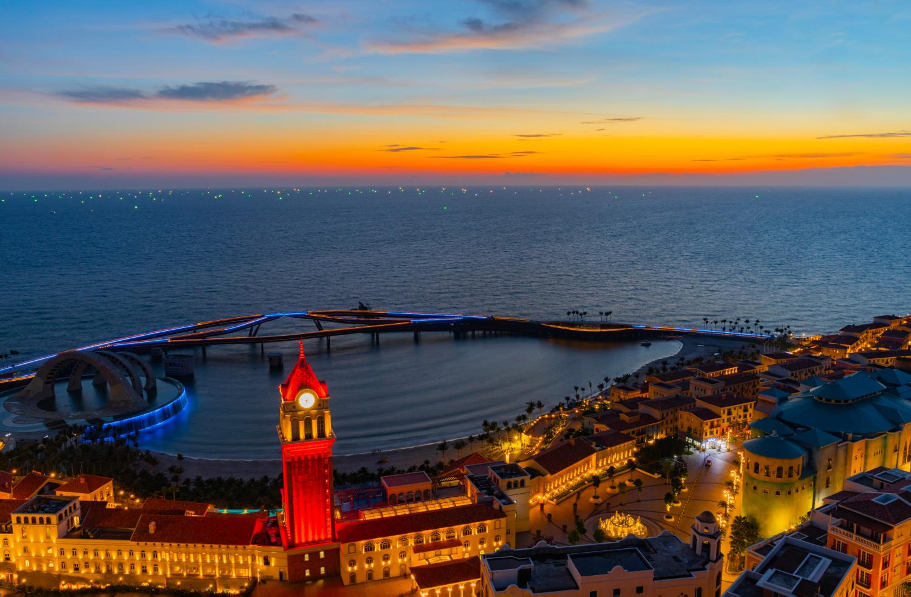 One-Bedroom Sunset & Firework View Balcony photo 1