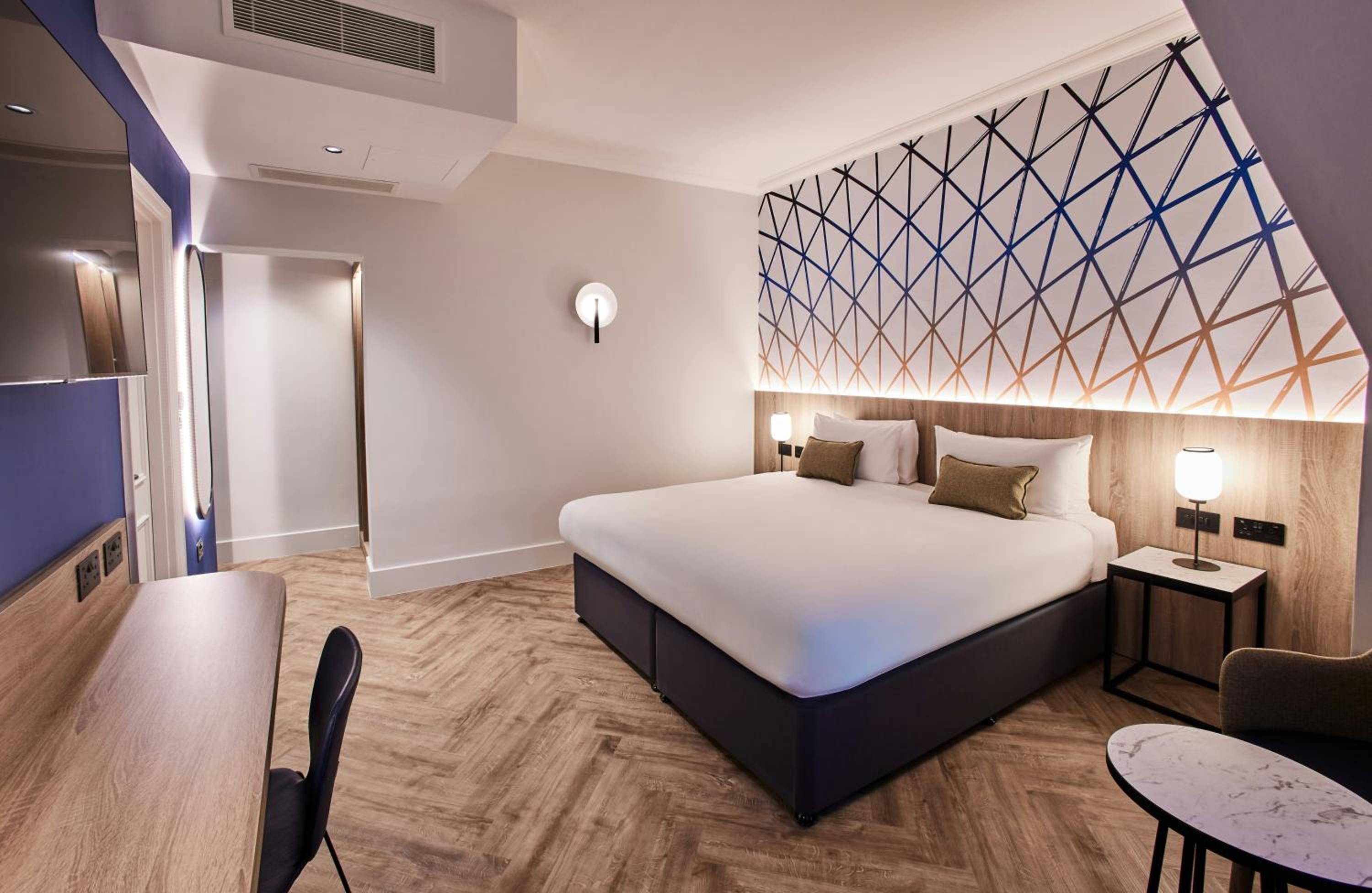 Deluxe King Room photo 3