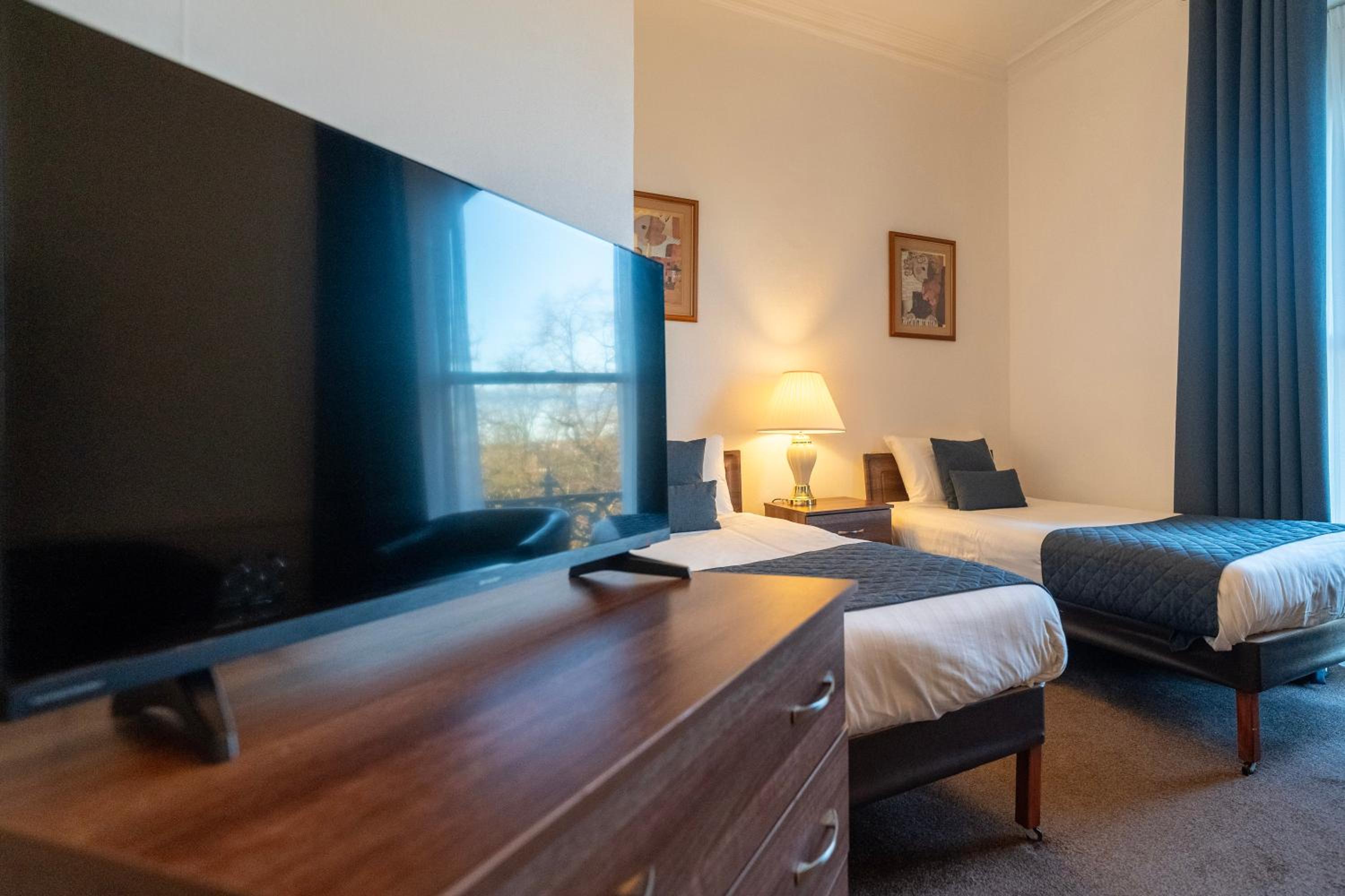 Superior Family Room photo 3