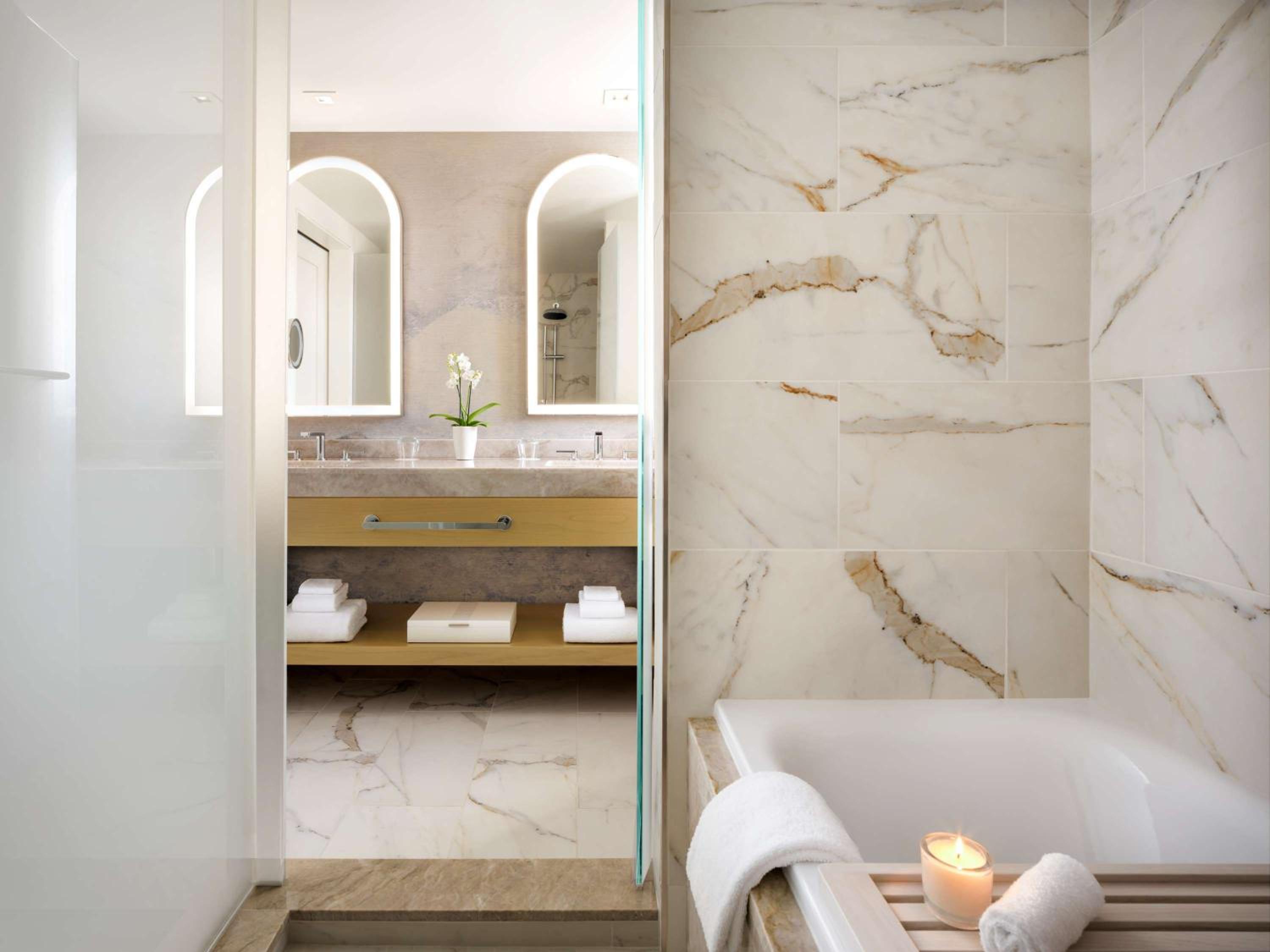 Signature One Bedroom King Suite with Soaking Tub and City View photo 3