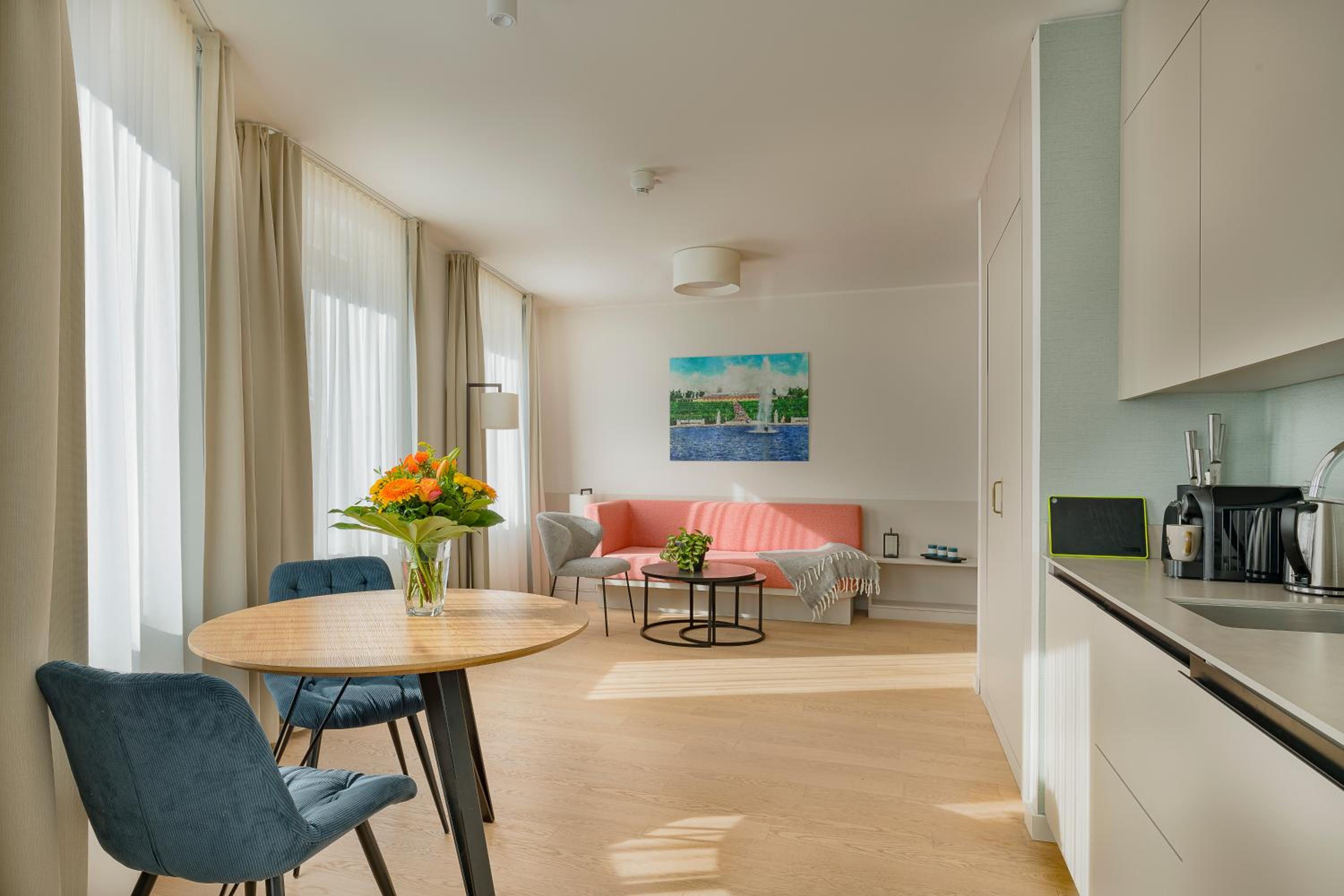 Suite - Photo 2