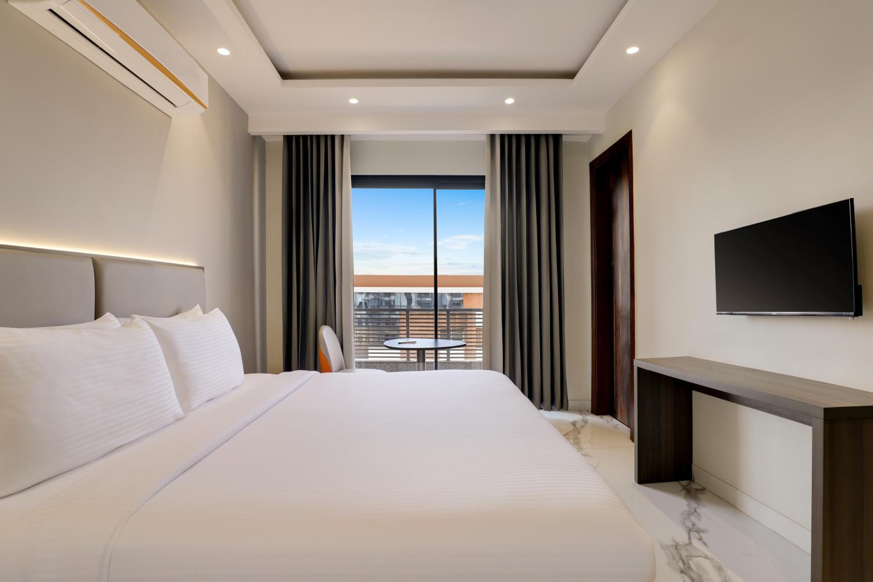 Executive King Room with Balcony photo 3