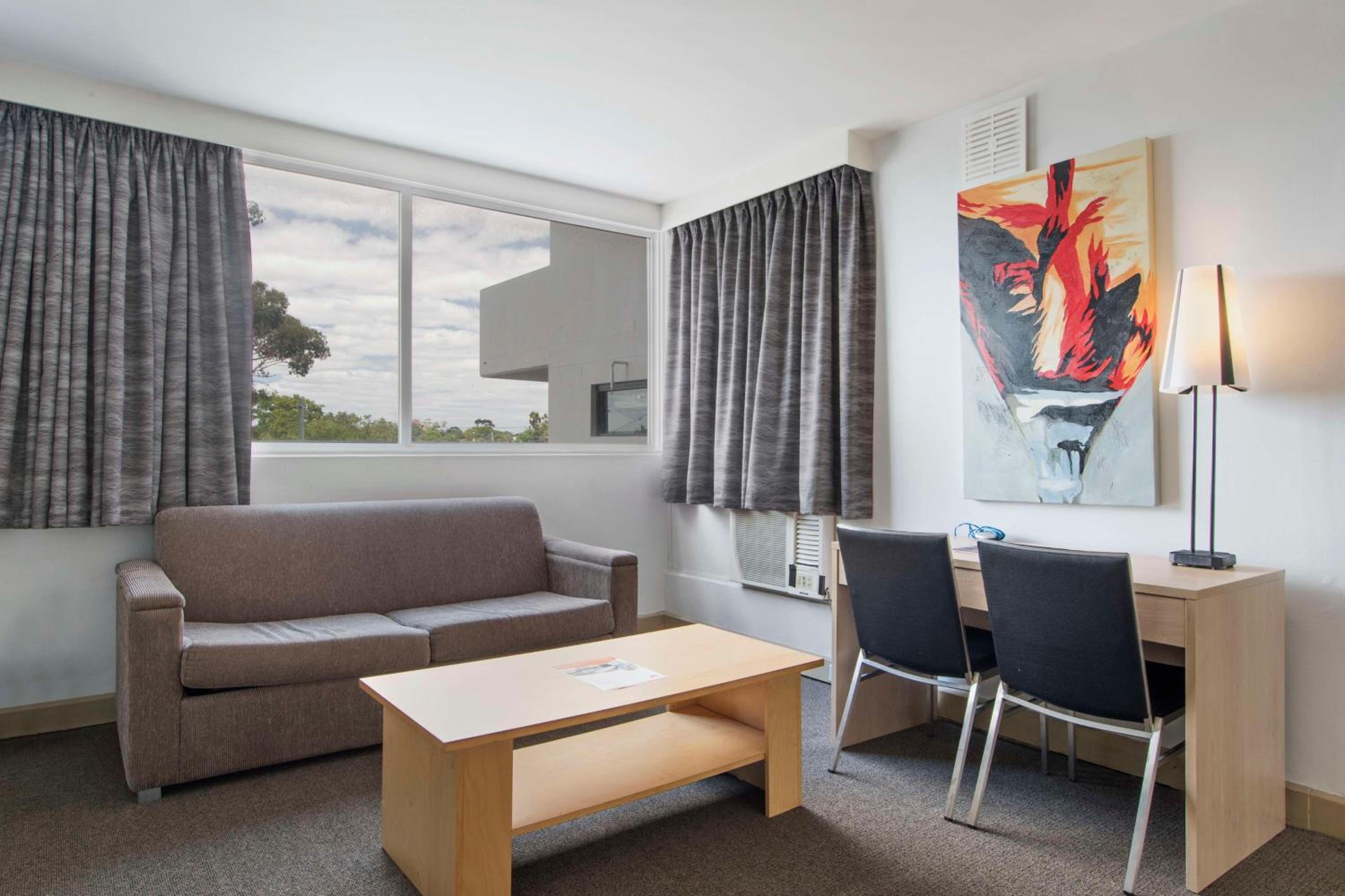 One-Bedroom Apartment photo 2