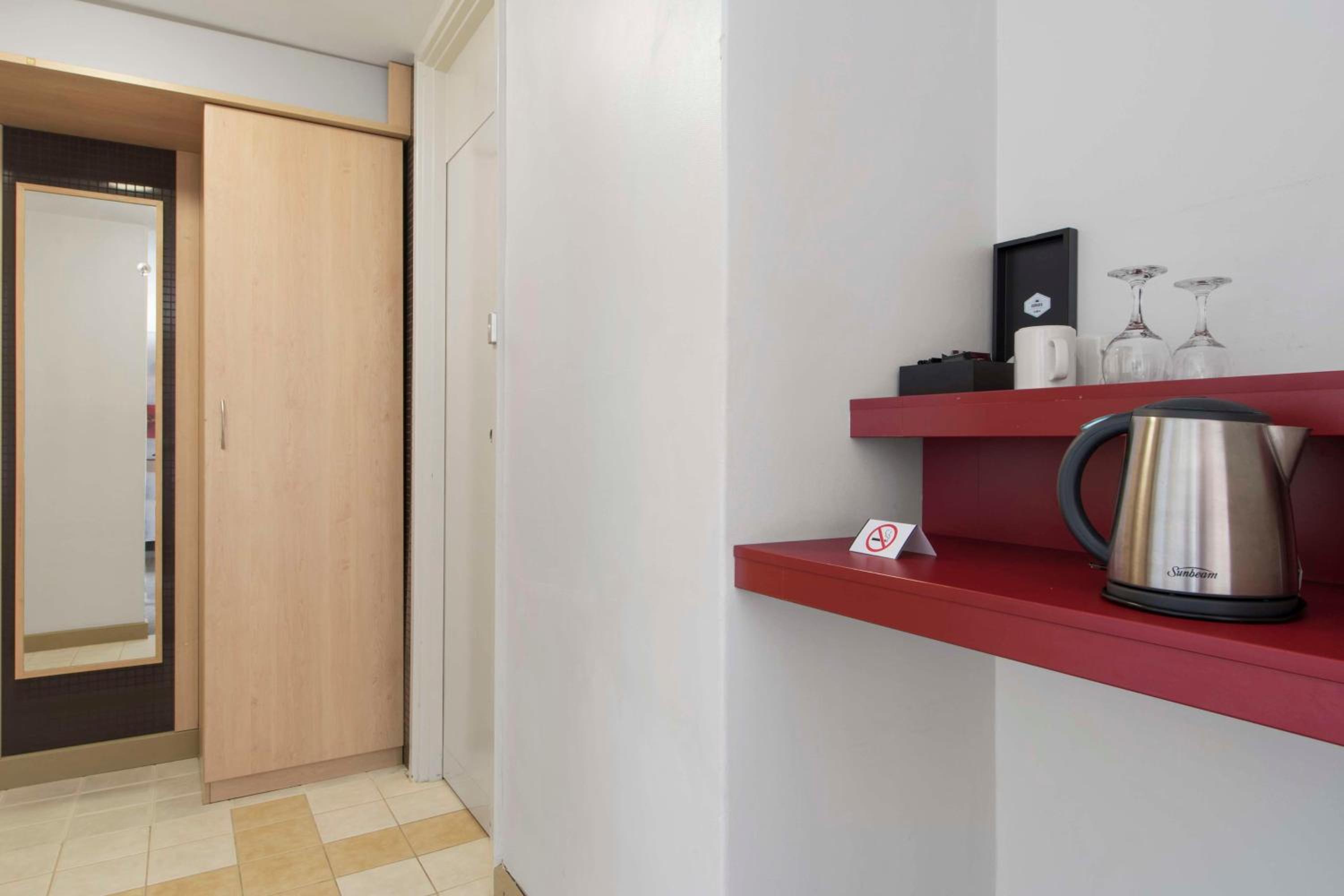 One-Bedroom Apartment photo 3