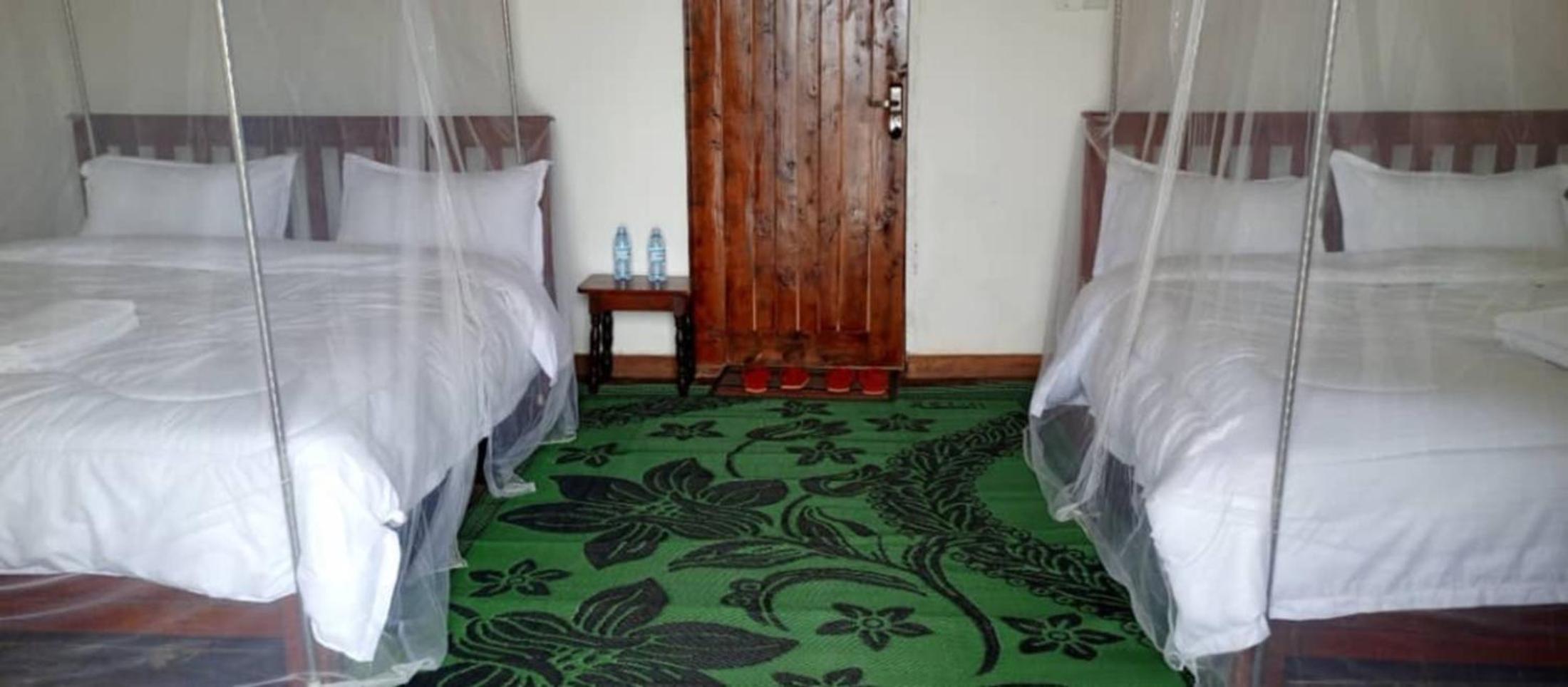 Basic Triple Room with Shared Bathroom photo 3