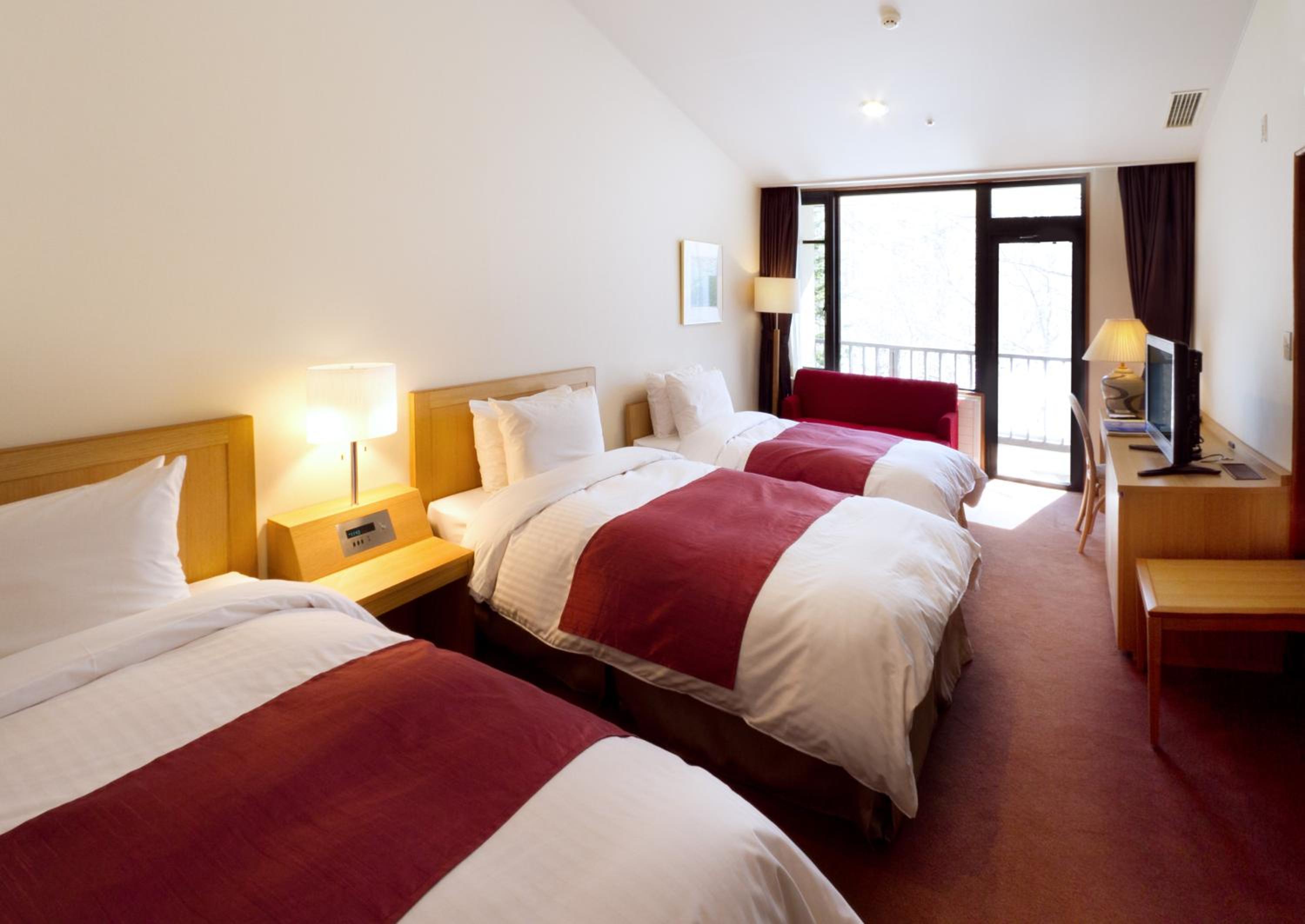 Deluxe Twin Room -Non-Smoking - Photo 5