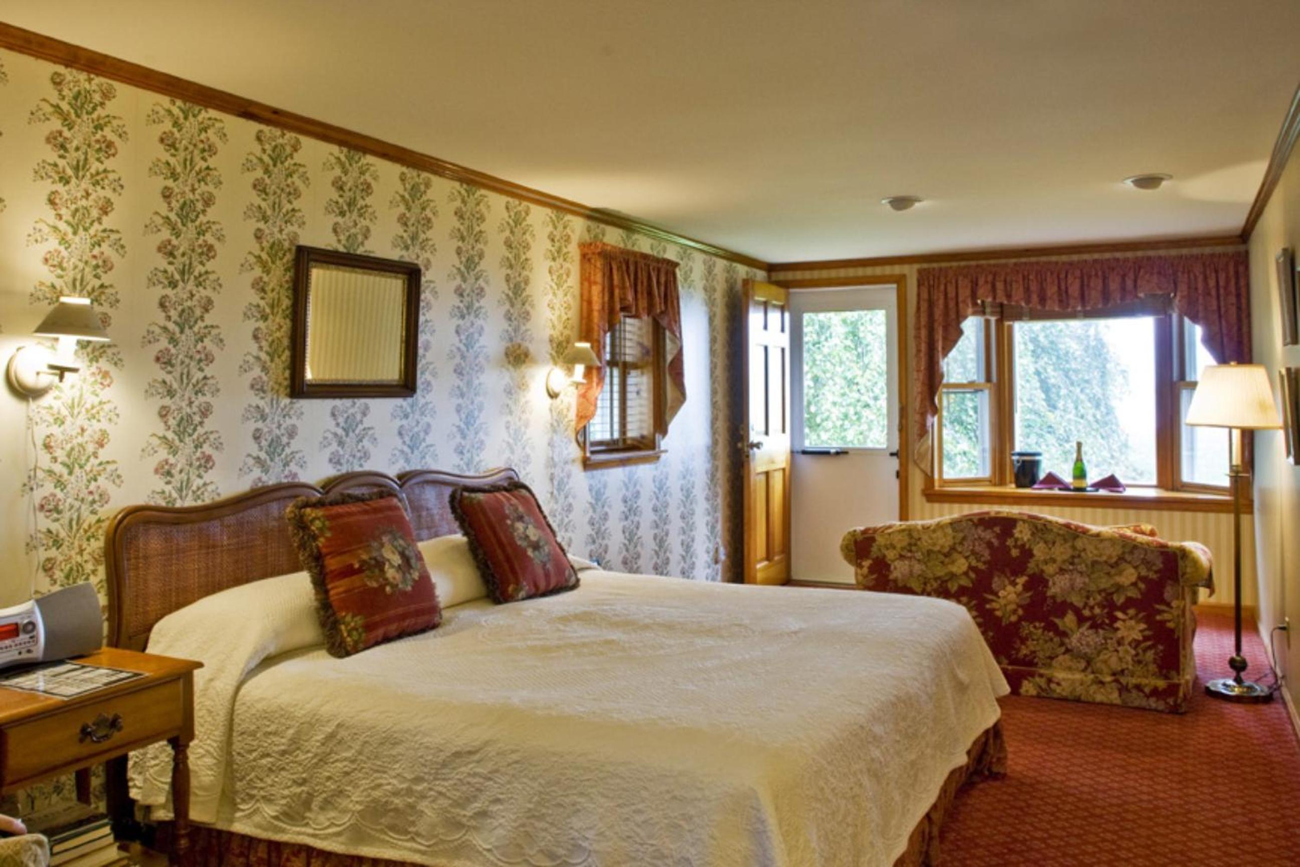 King Room with Bay View - Photo 2