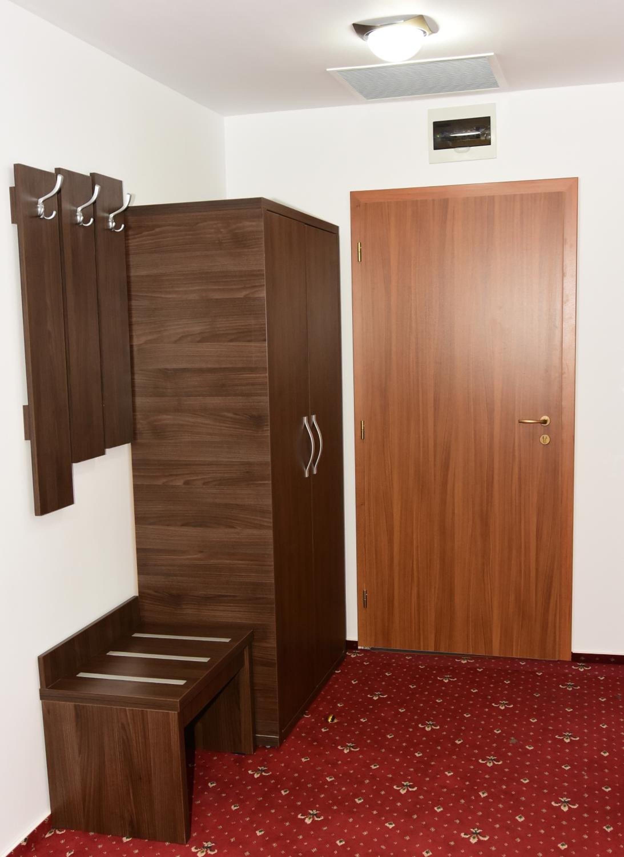Twin Room - Photo 6
