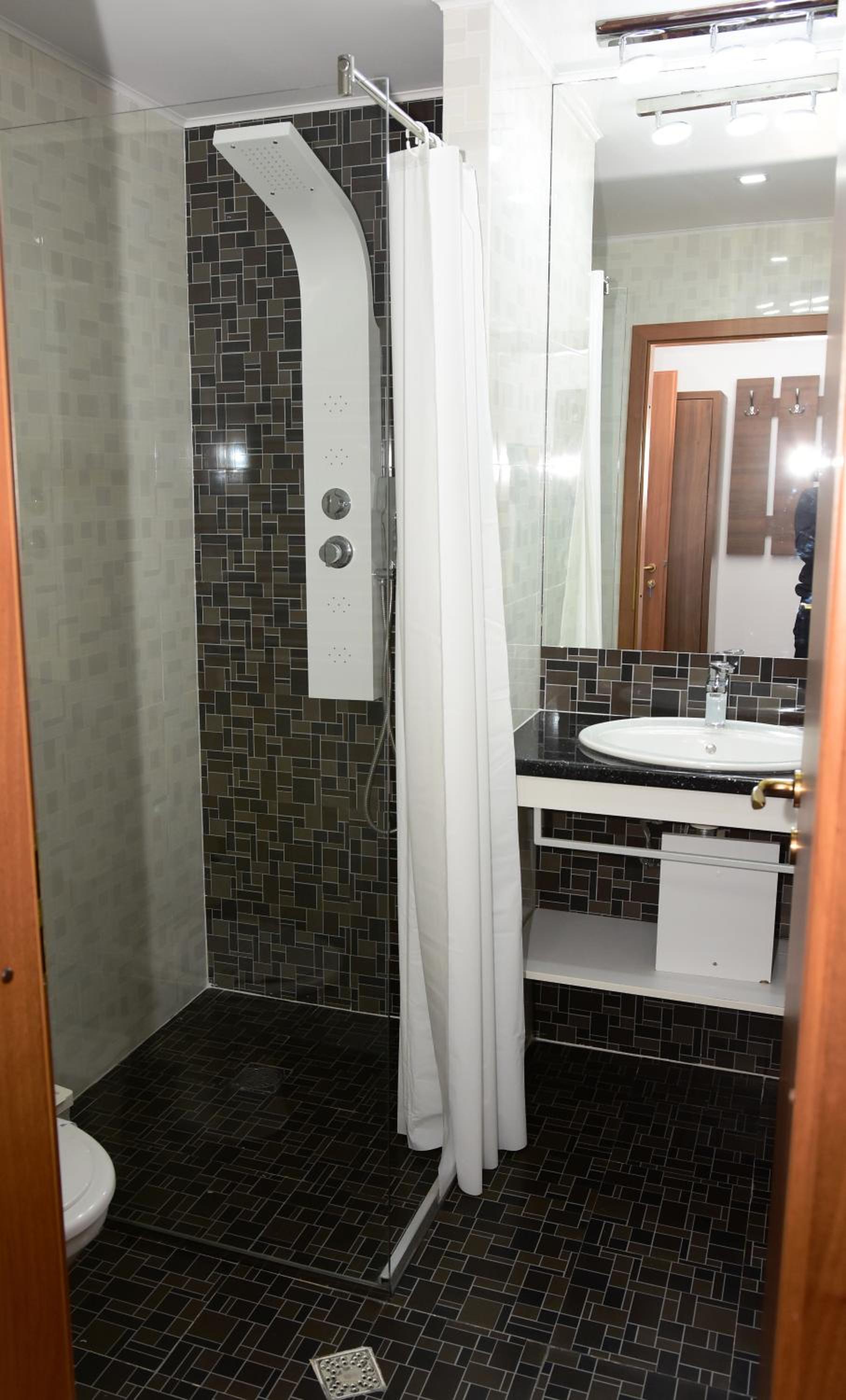 Twin Room - Photo 4