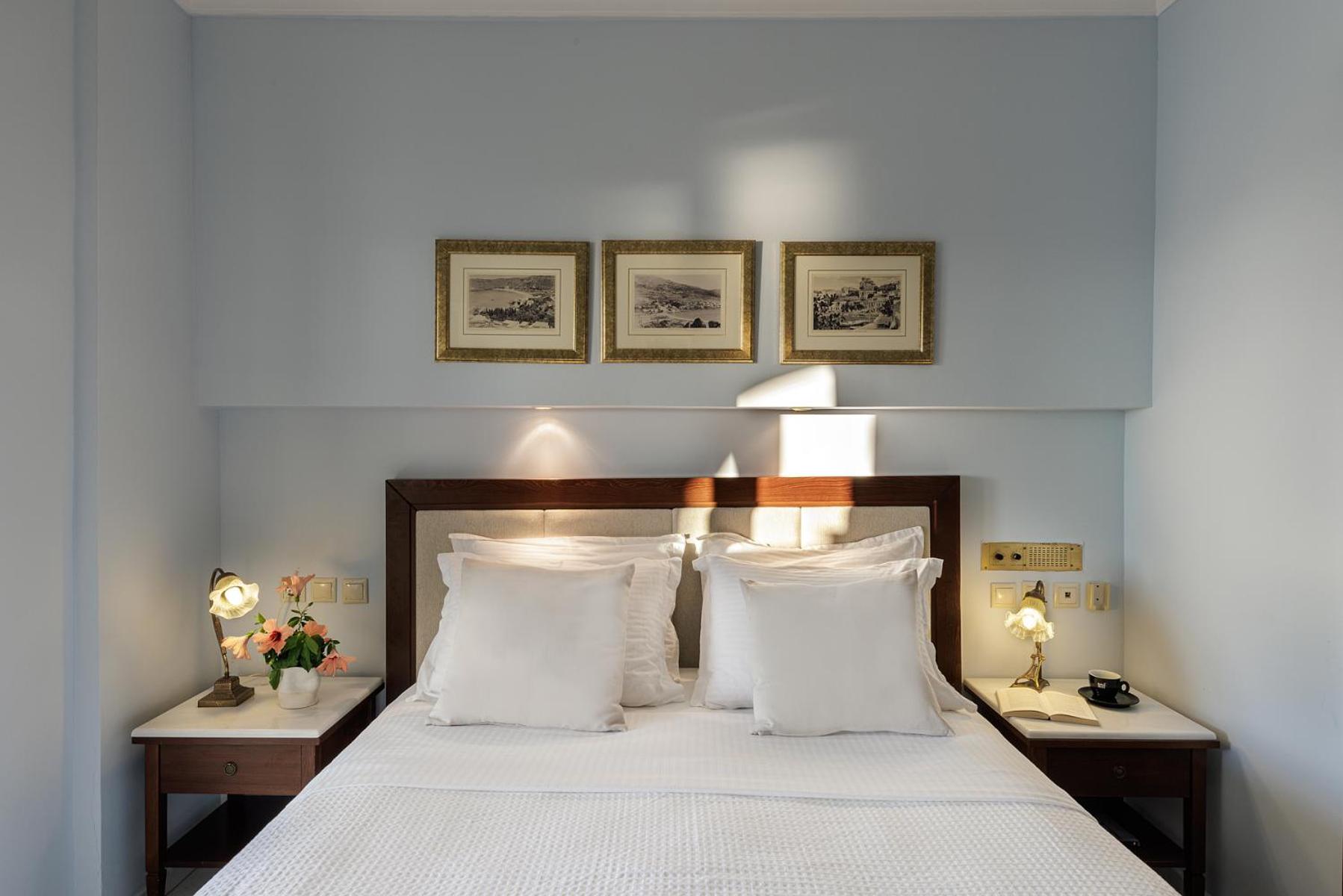 Deluxe Double Room (2 Adults + 1 Child) photo 1
