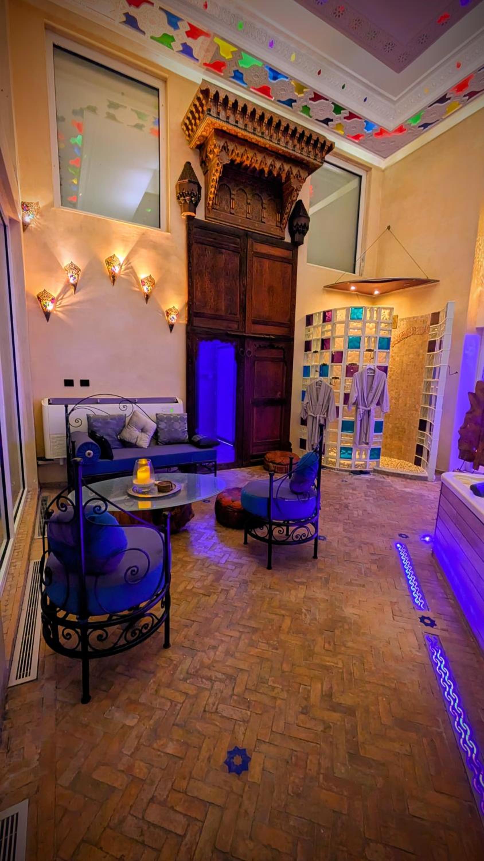 Deluxe King Suite - Photo 8