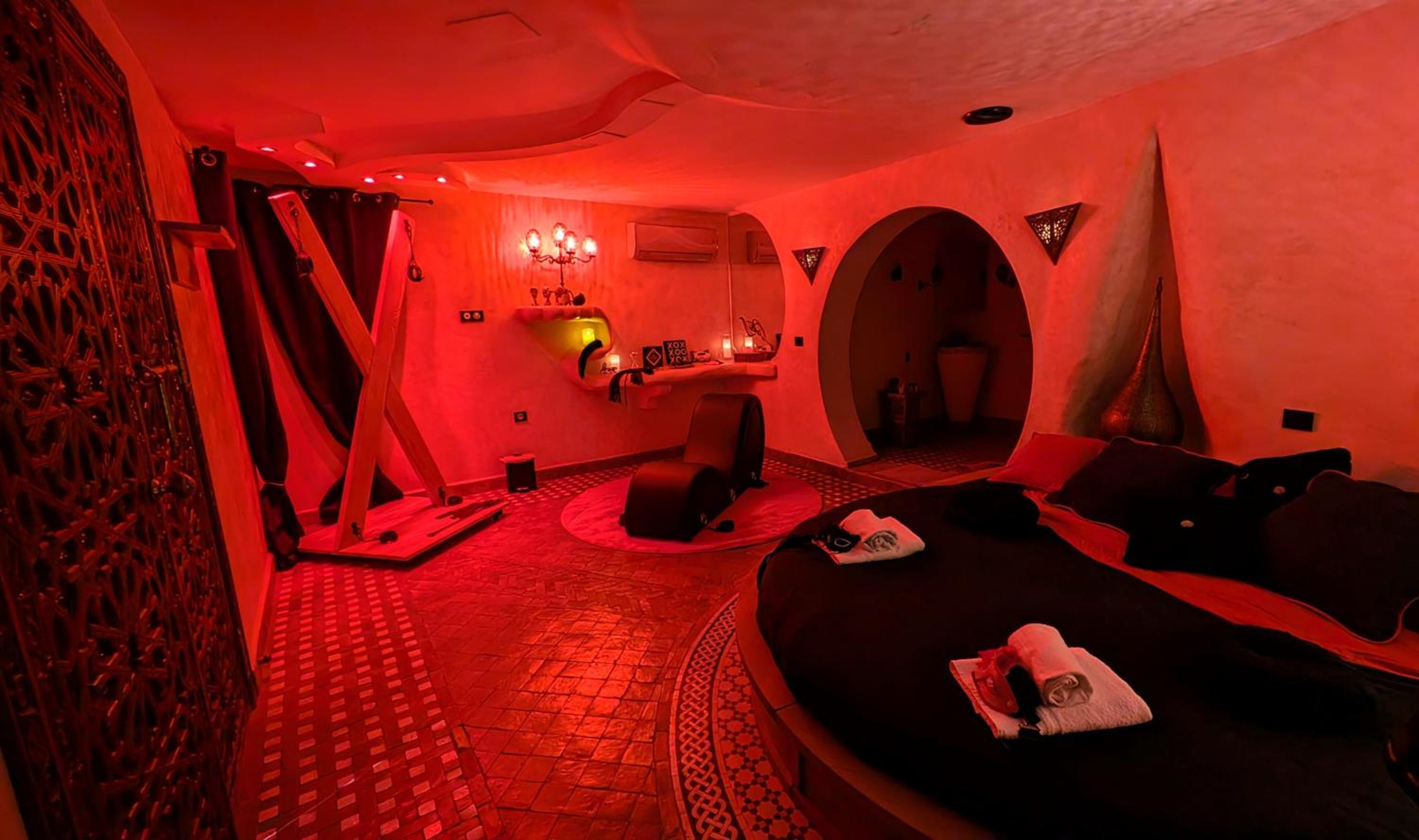 Deluxe King Suite - Photo 7