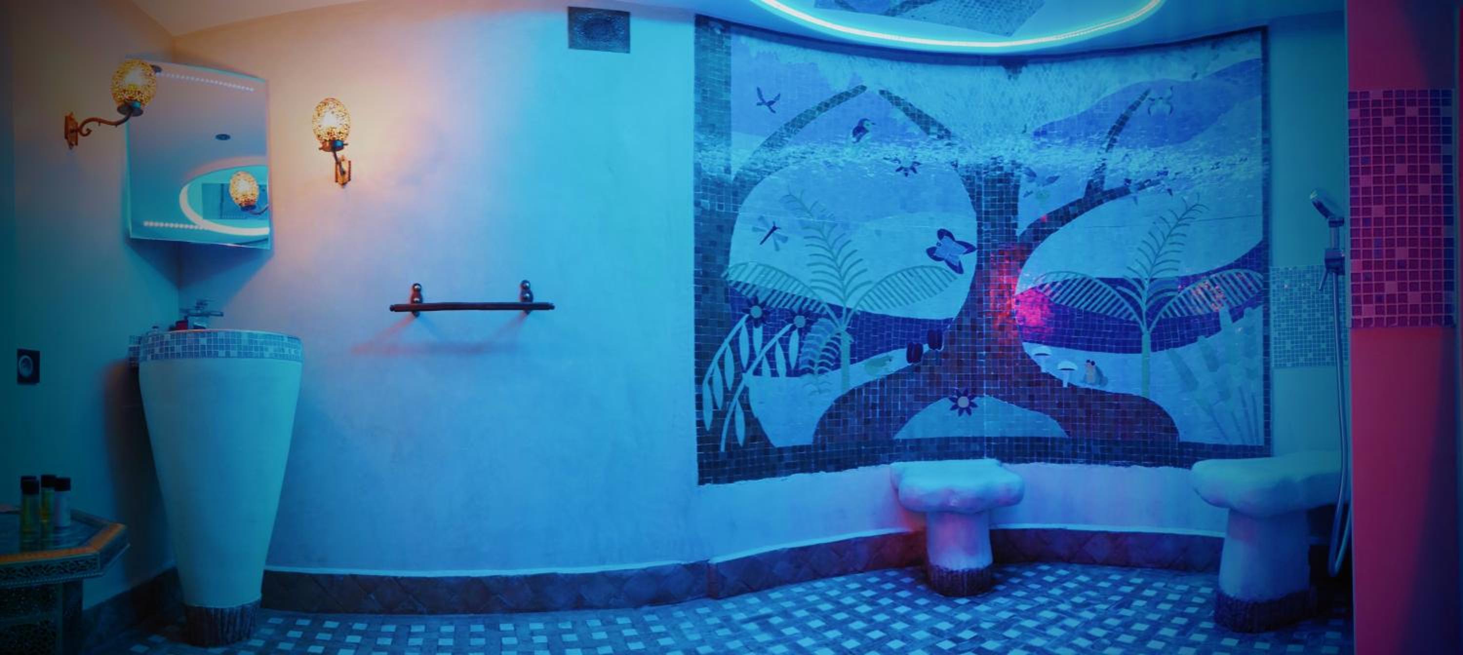 Deluxe King Suite - Photo 6