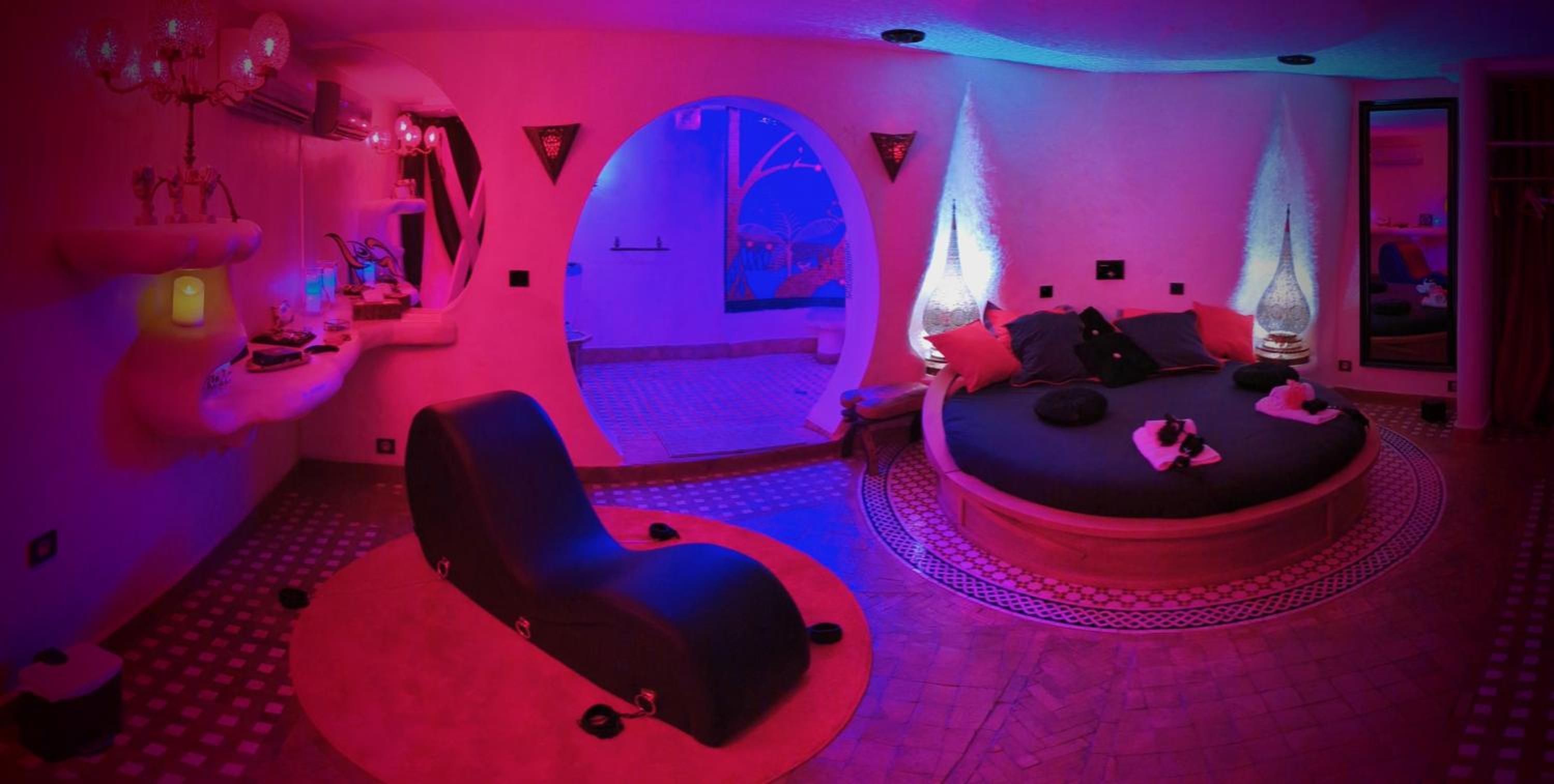 Deluxe King Suite - Photo 5