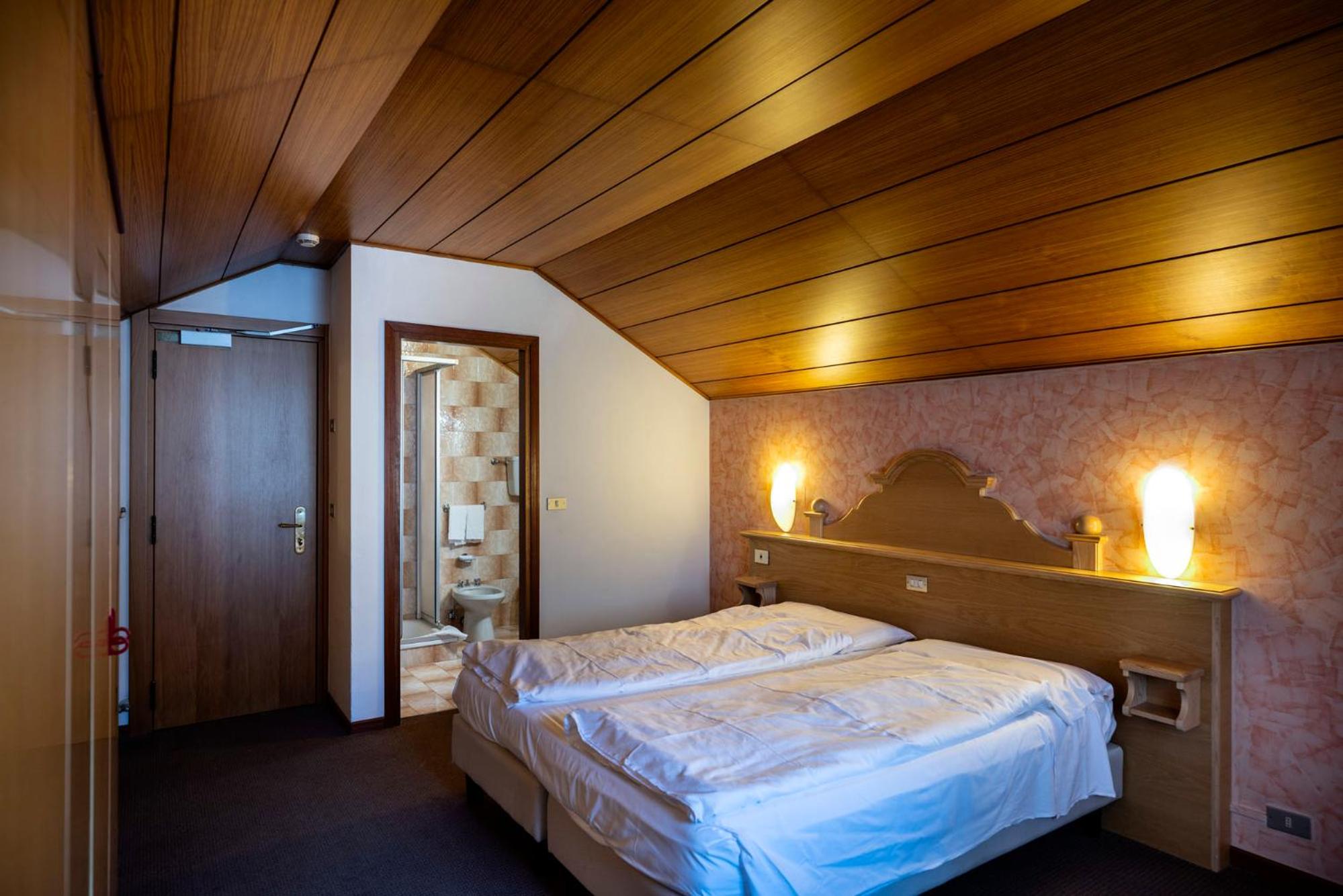 Budget Double Room photo 2