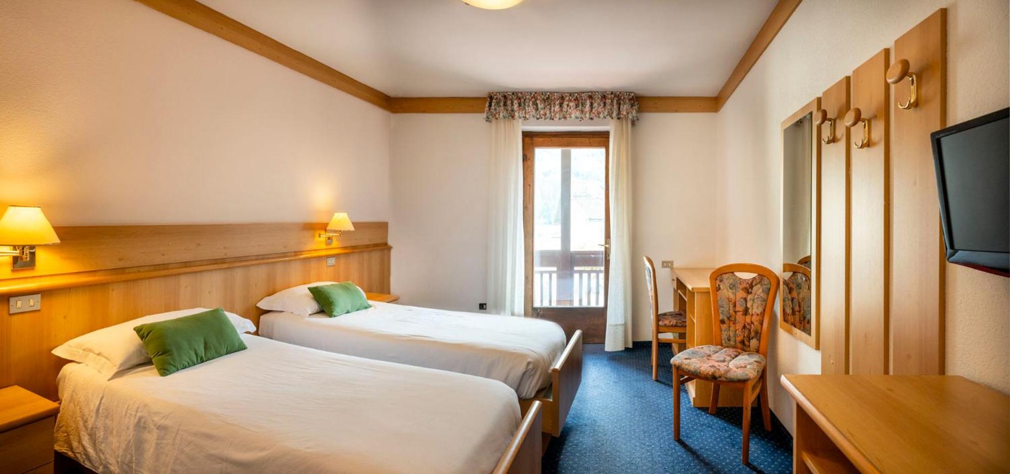 Queen Room with Balcony photo 1