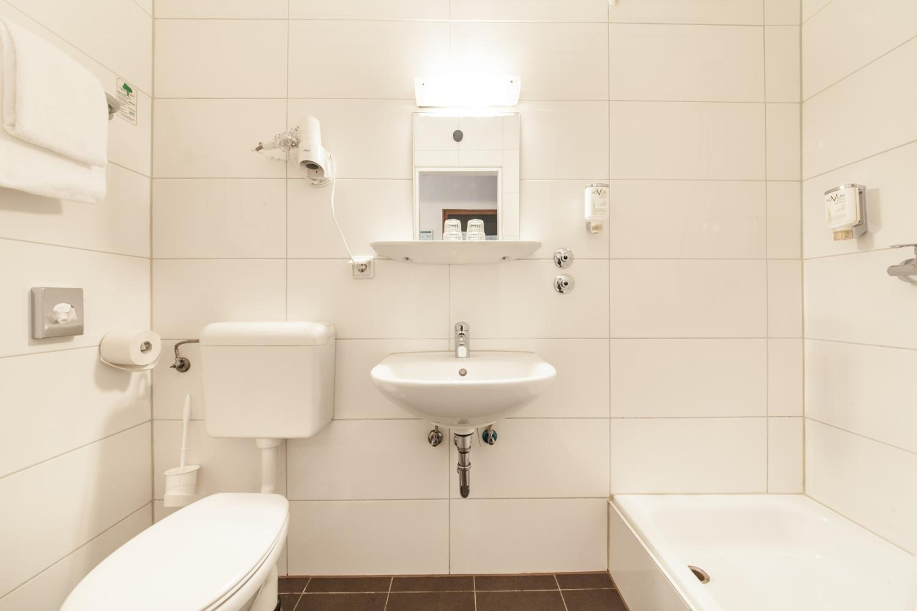 Single Room - Photo 3