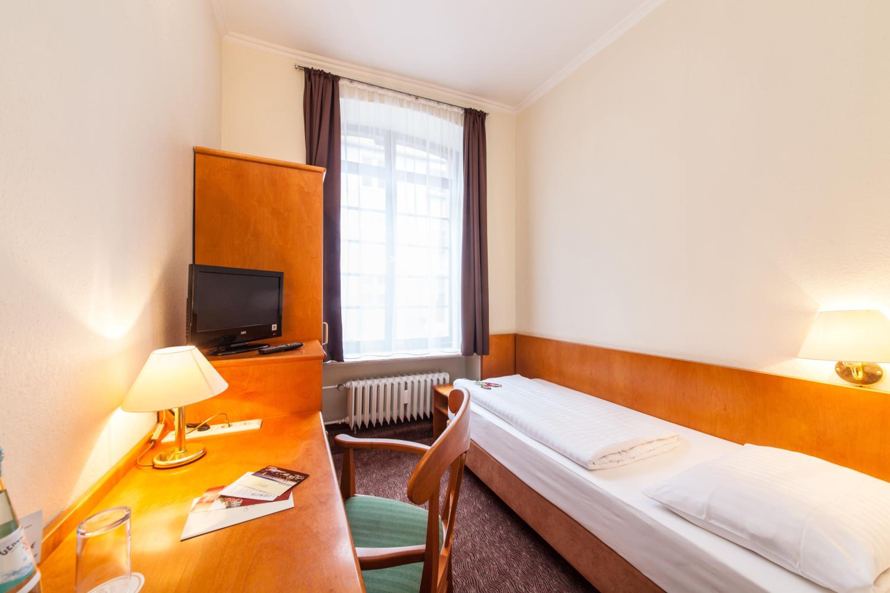 Single Room - Photo 1