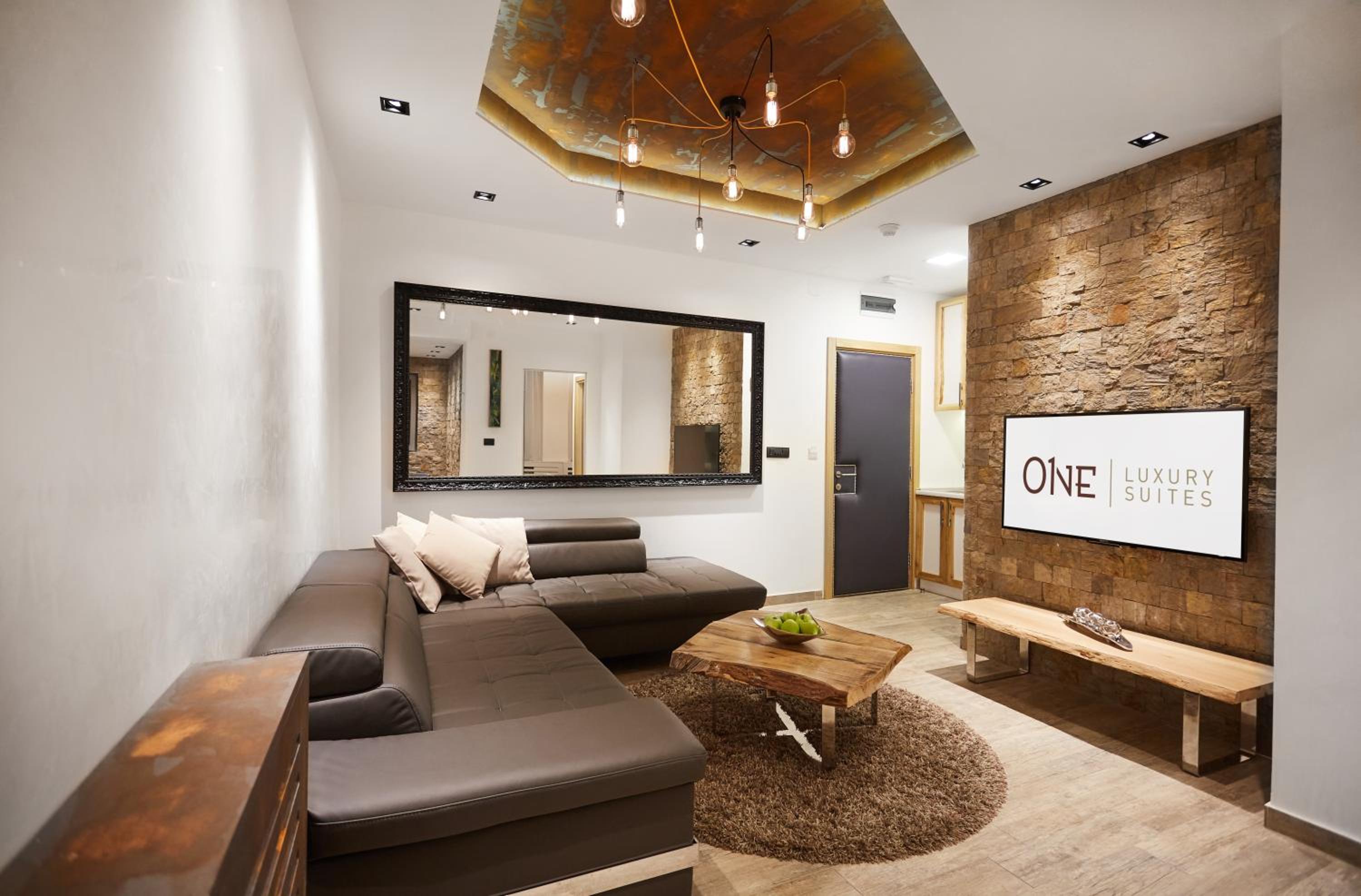 One-Bedroom Apartment with Hydro-massage Bathtub photo 3