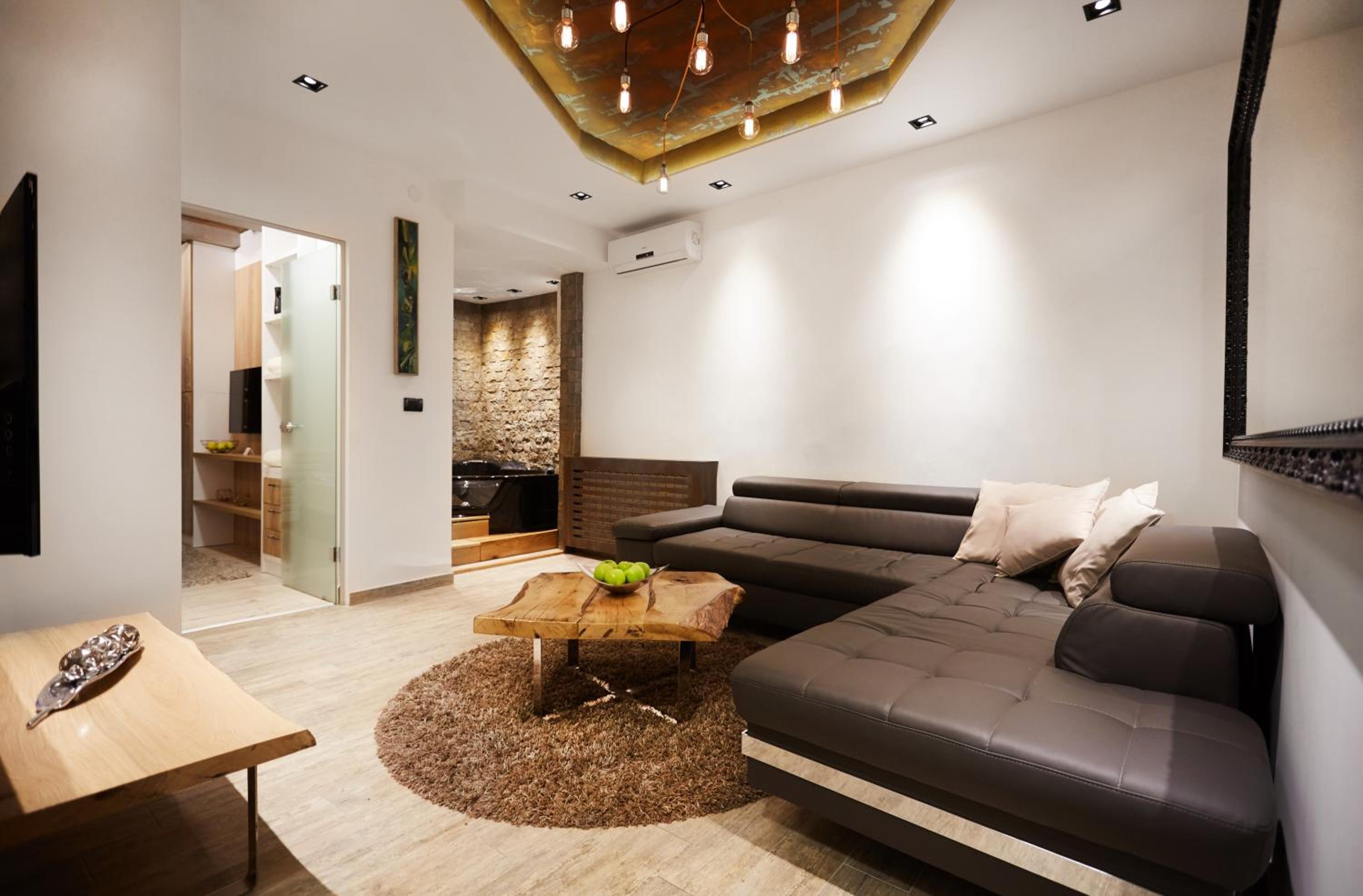 One-Bedroom Apartment with Hydro-massage Bathtub photo 1
