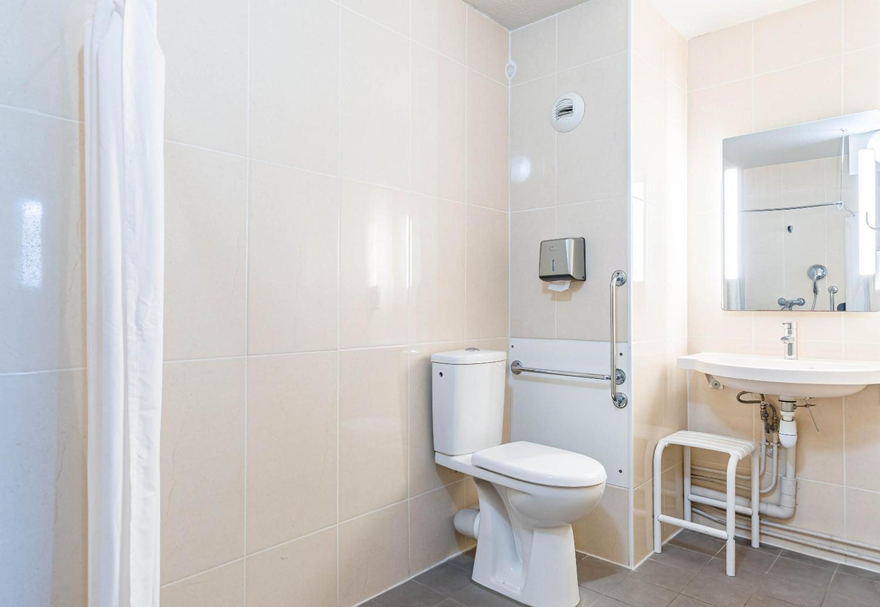 Double Room - Disability Access - Photo 4