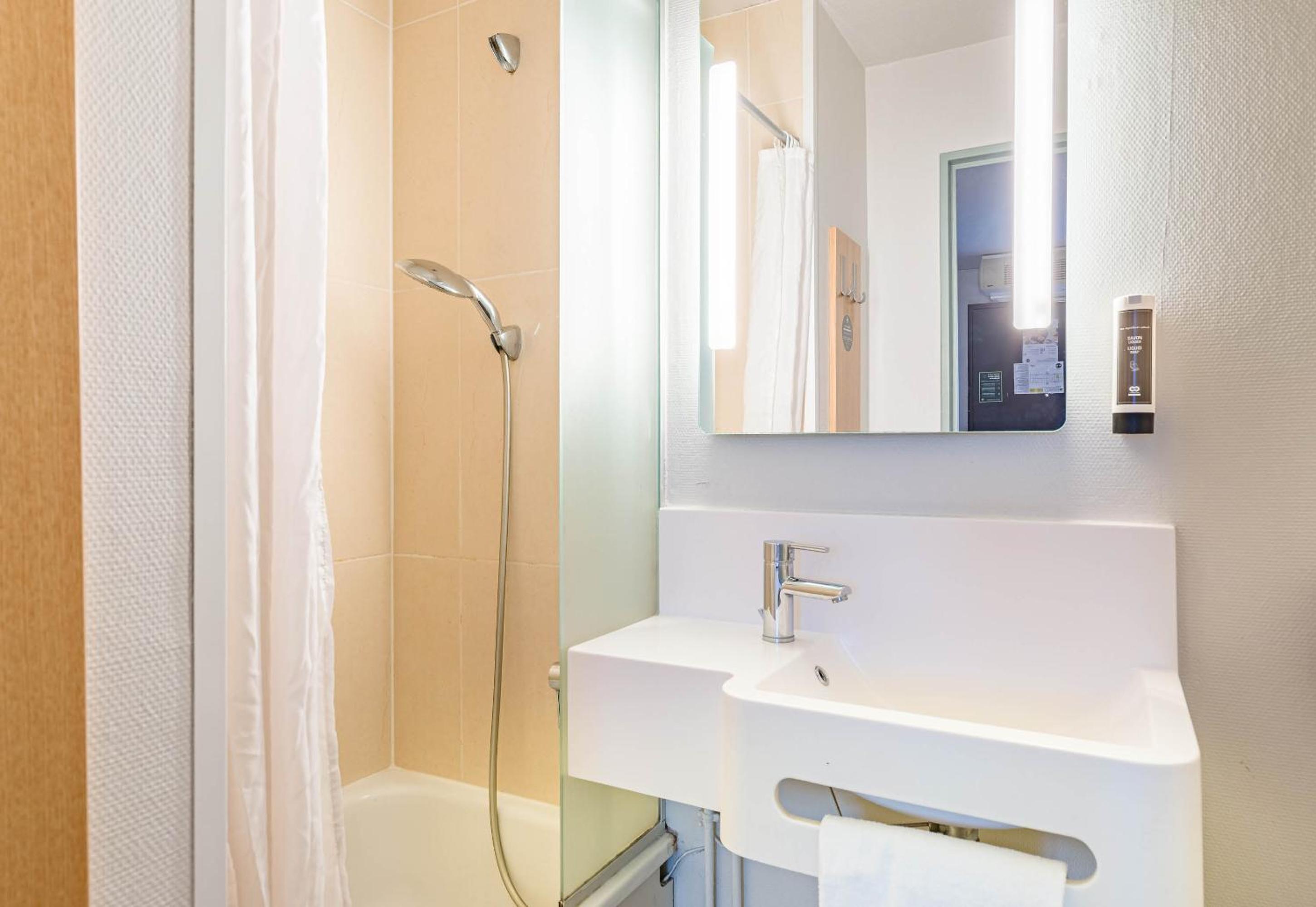 Double Room - Photo 7