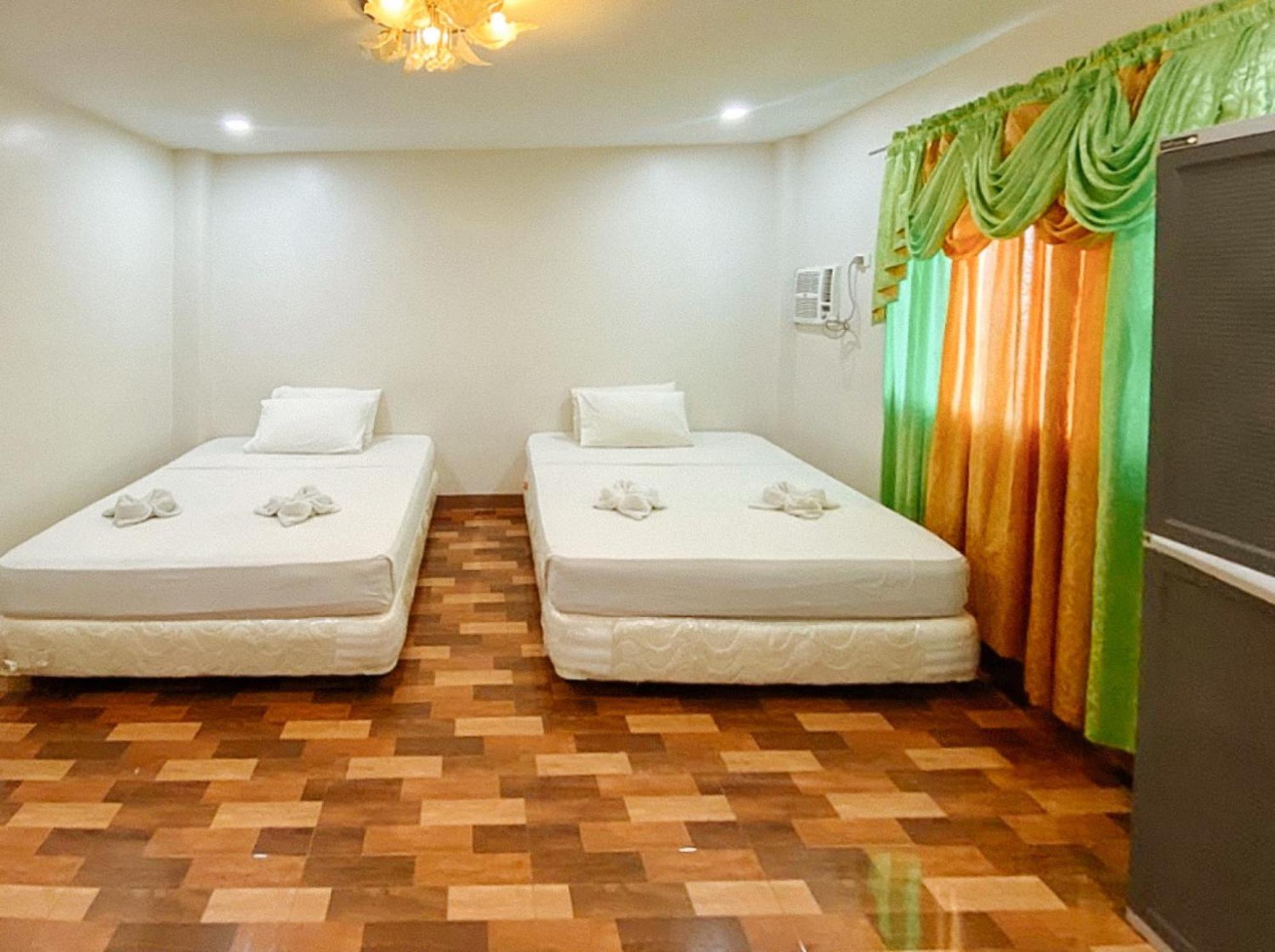 Deluxe Family Room - Photo 1