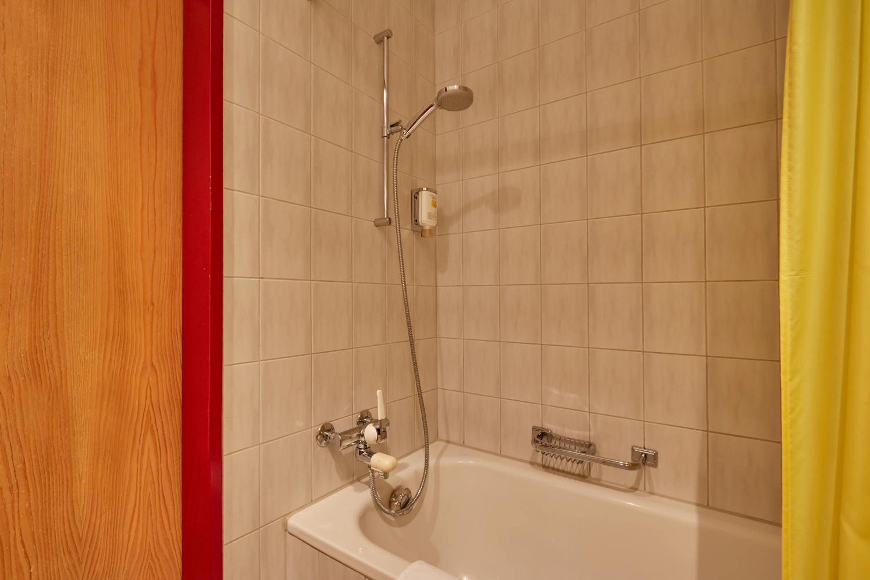 Comfort Double Room with Balcony - Photo 7