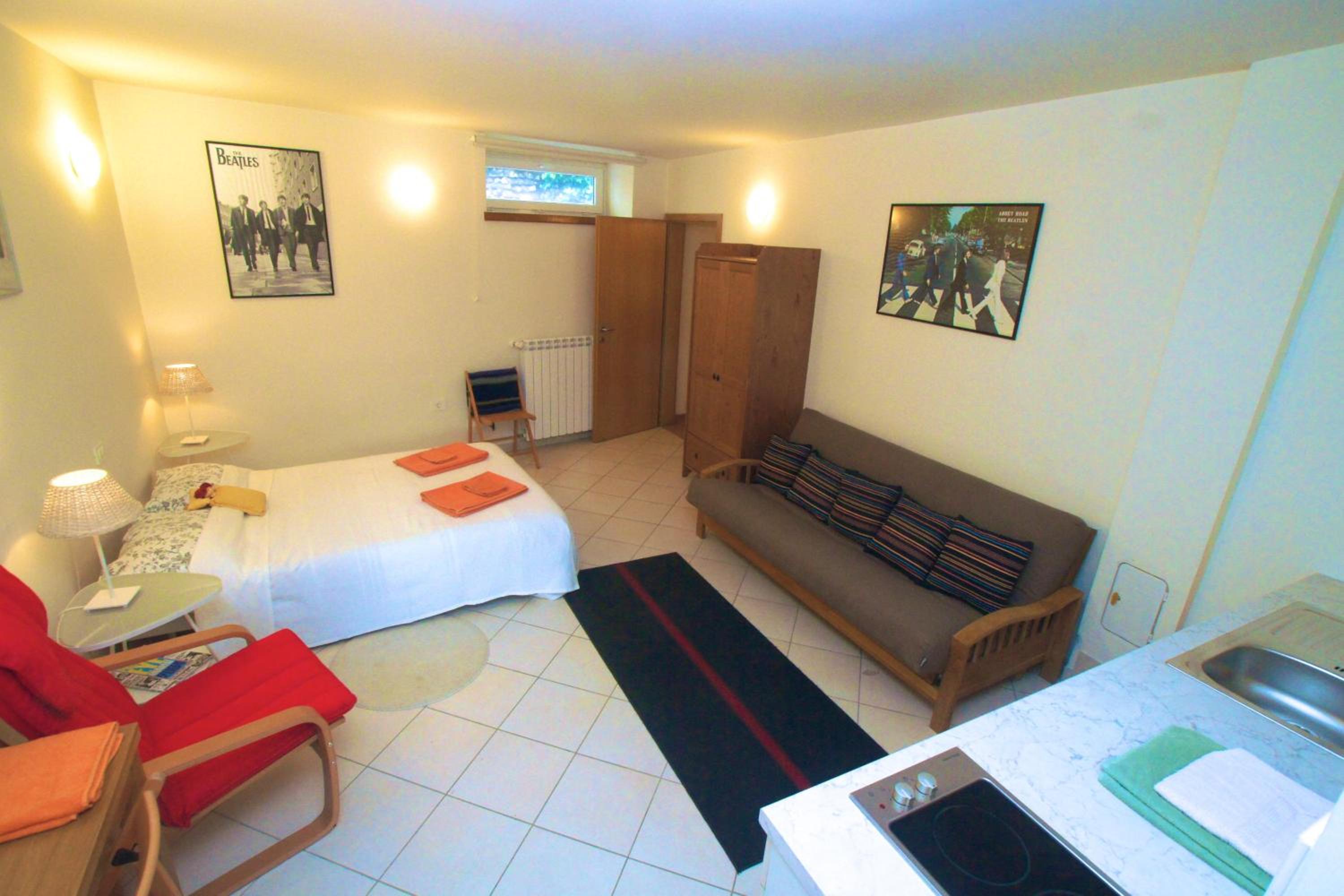 Four-Bedroom House photo 3