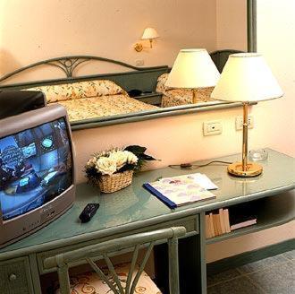 Double or Twin Room - Photo 4