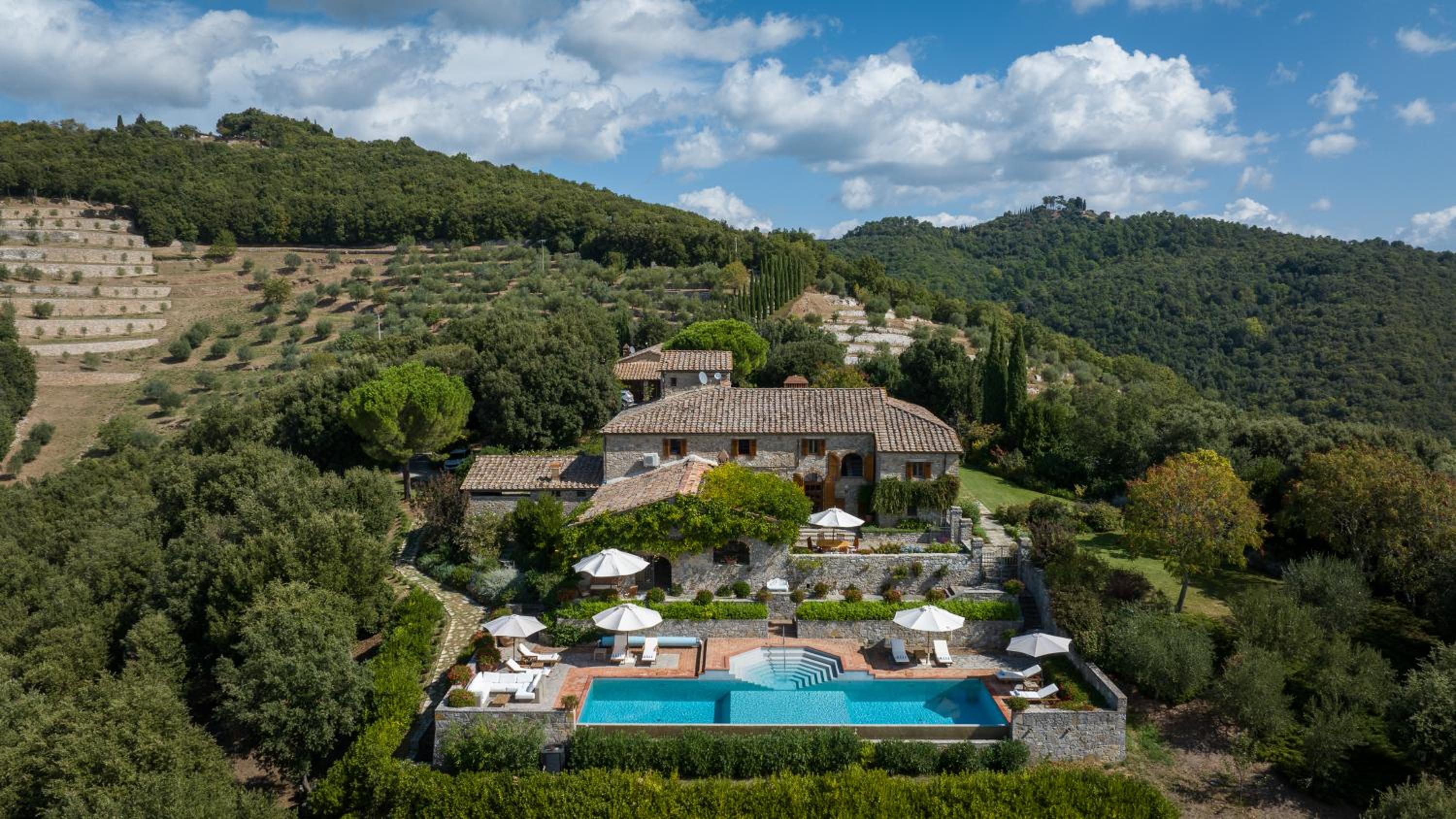 Six-Bedroom Villa  photo 1