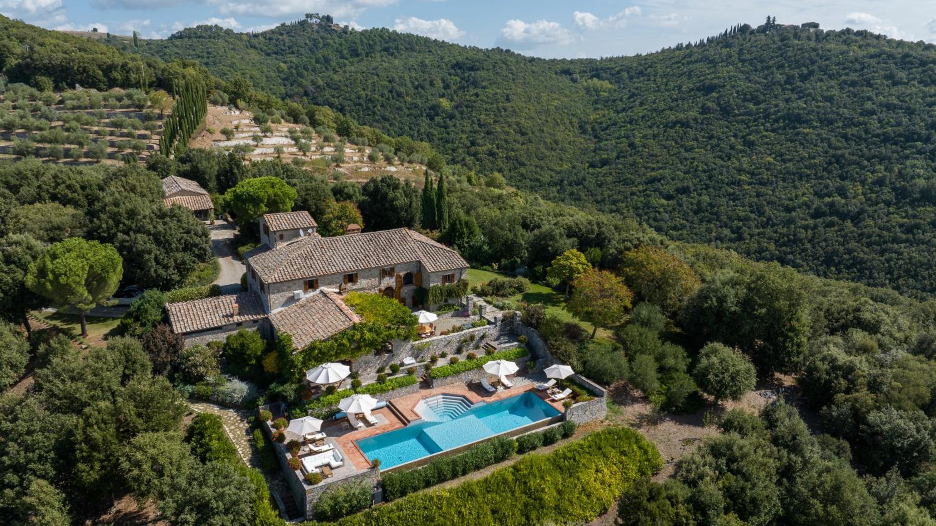 Six-Bedroom Villa  photo 2
