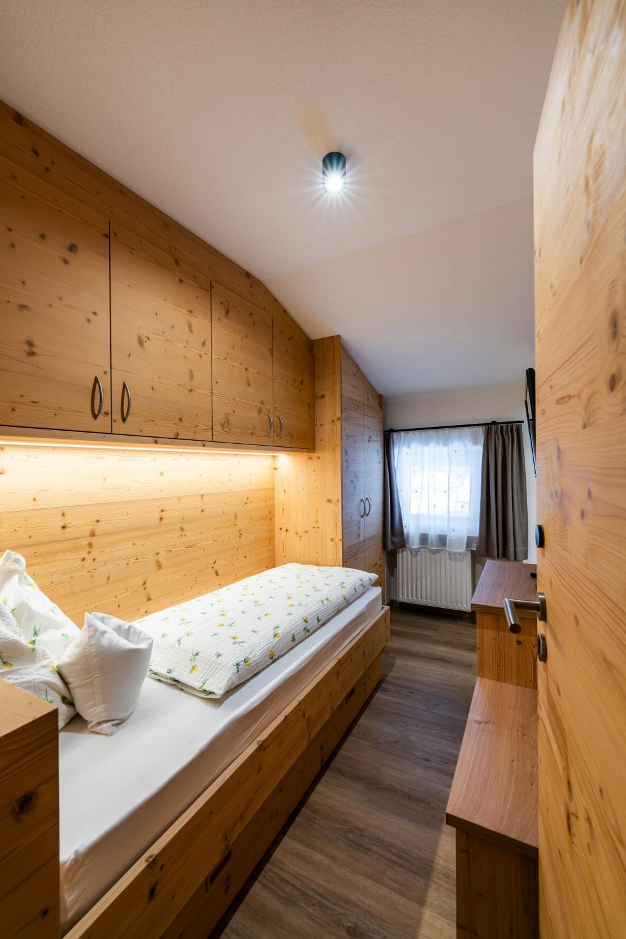 Small Single Room photo 3