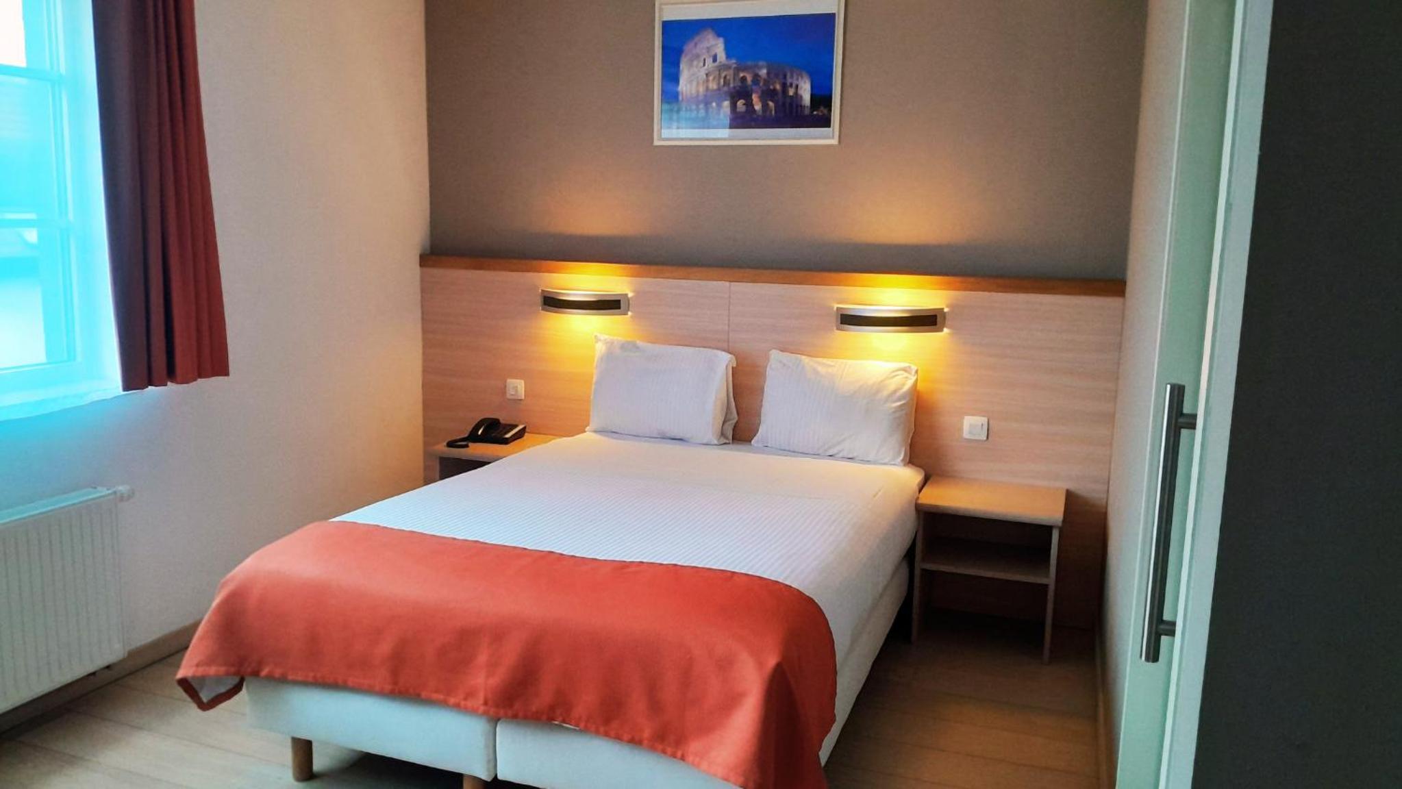 Budget Double Room photo 3