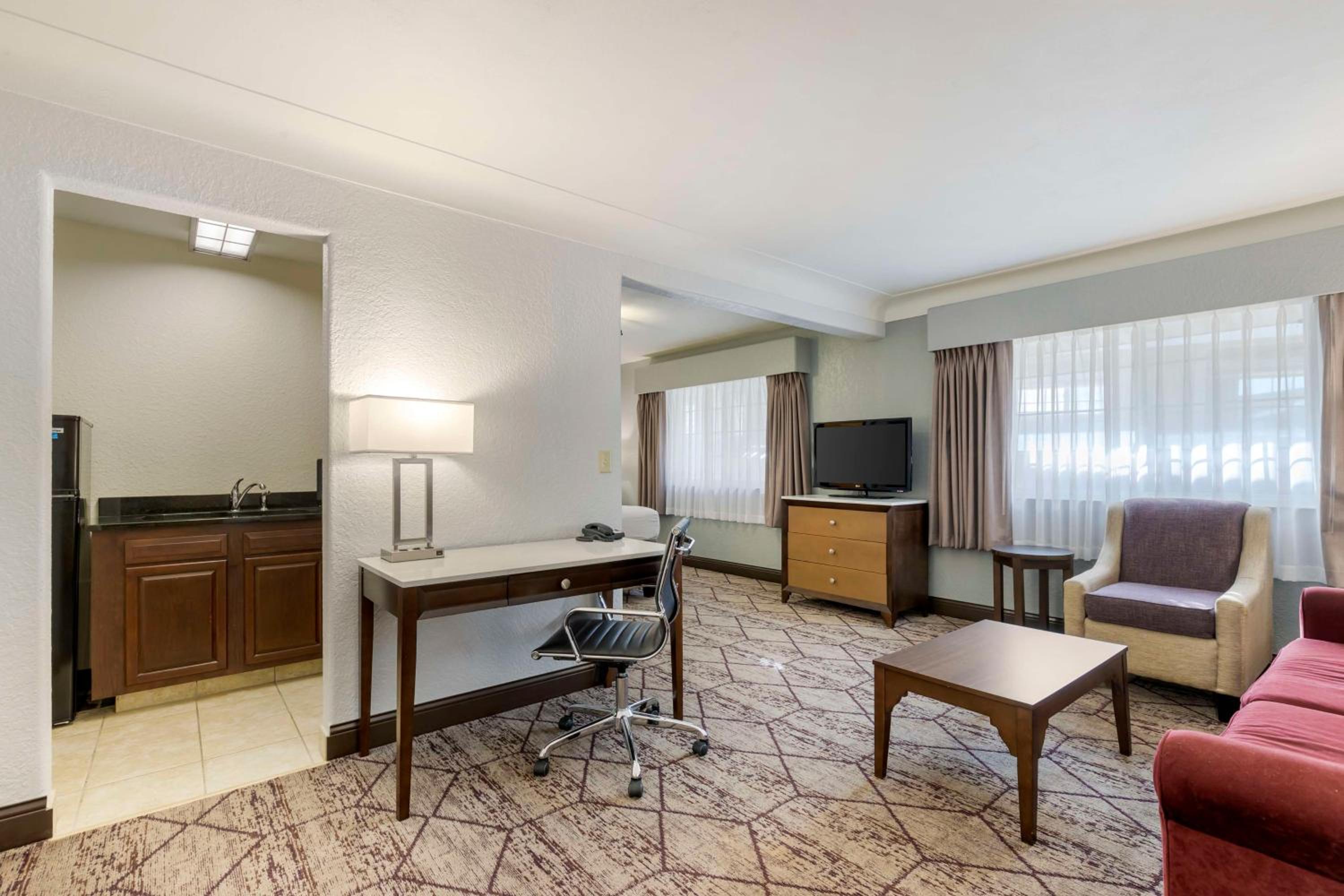 Large Queen Room with Sofa Bed and Kitchenette- Non-smoking