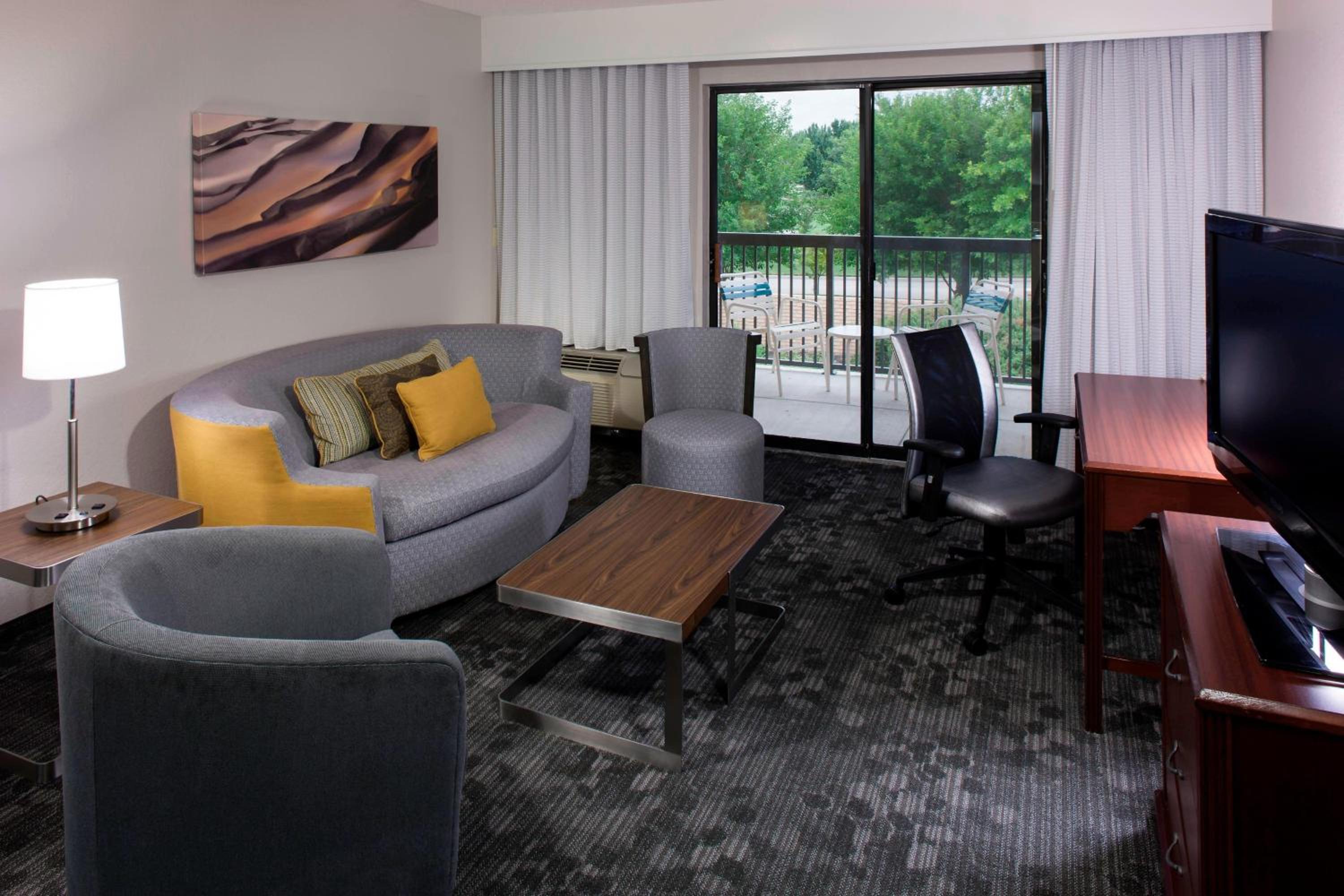 One-Bedroom King Suite with Sofa Bed - Photo 3