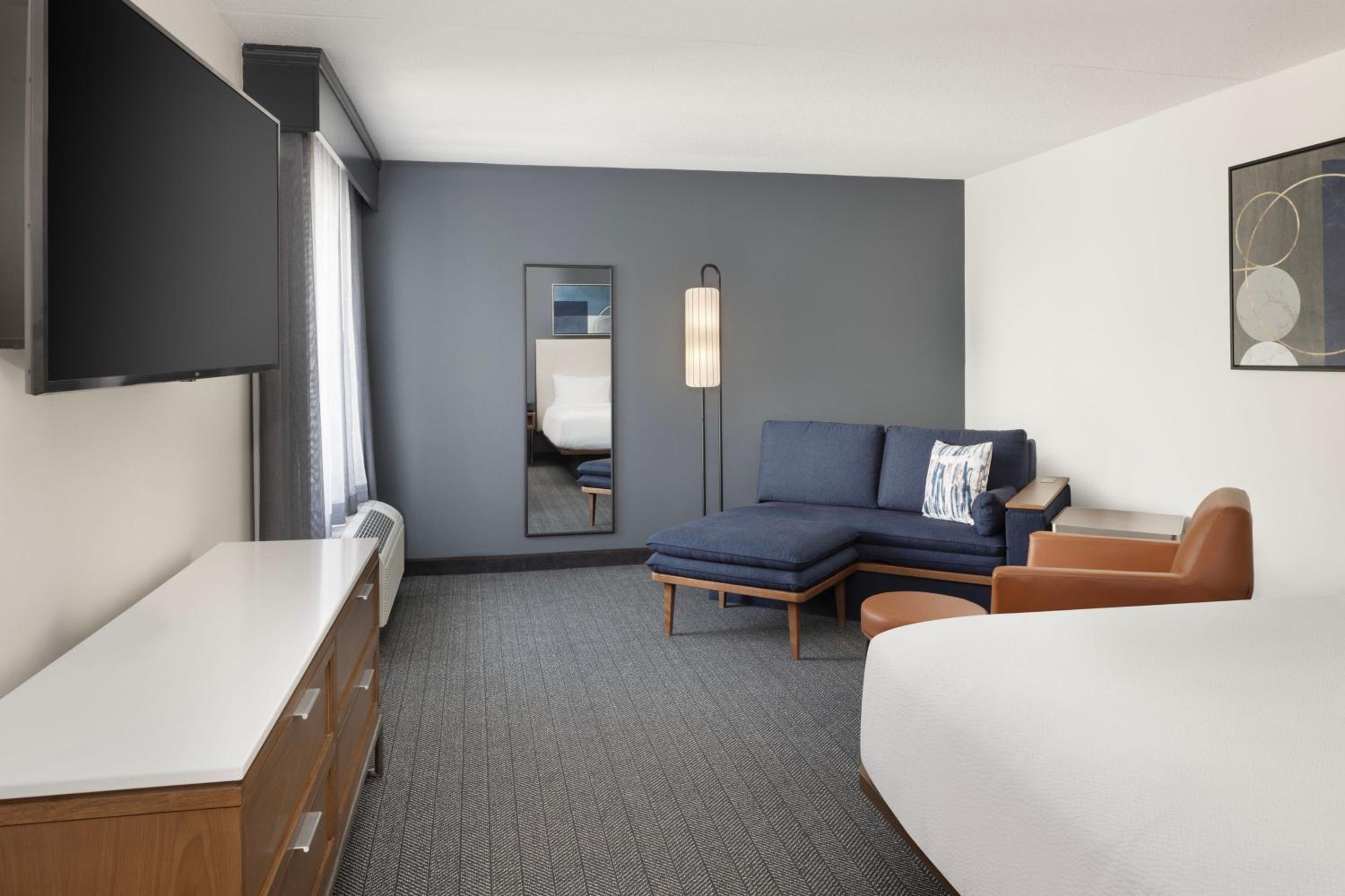 One-Bedroom King Suite with Sofa Bed - Photo 1