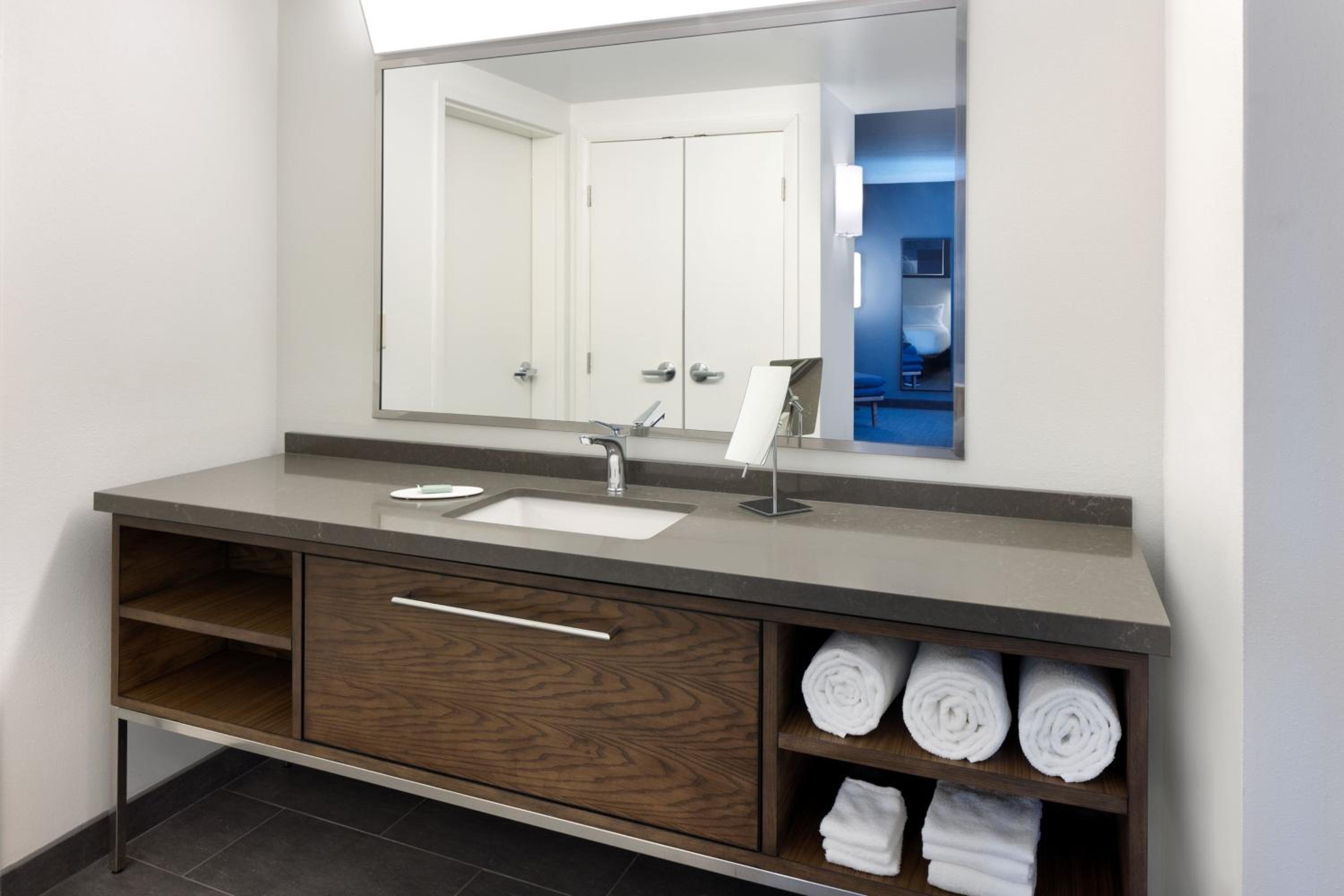 One-Bedroom King Suite with Sofa Bed - Photo 4