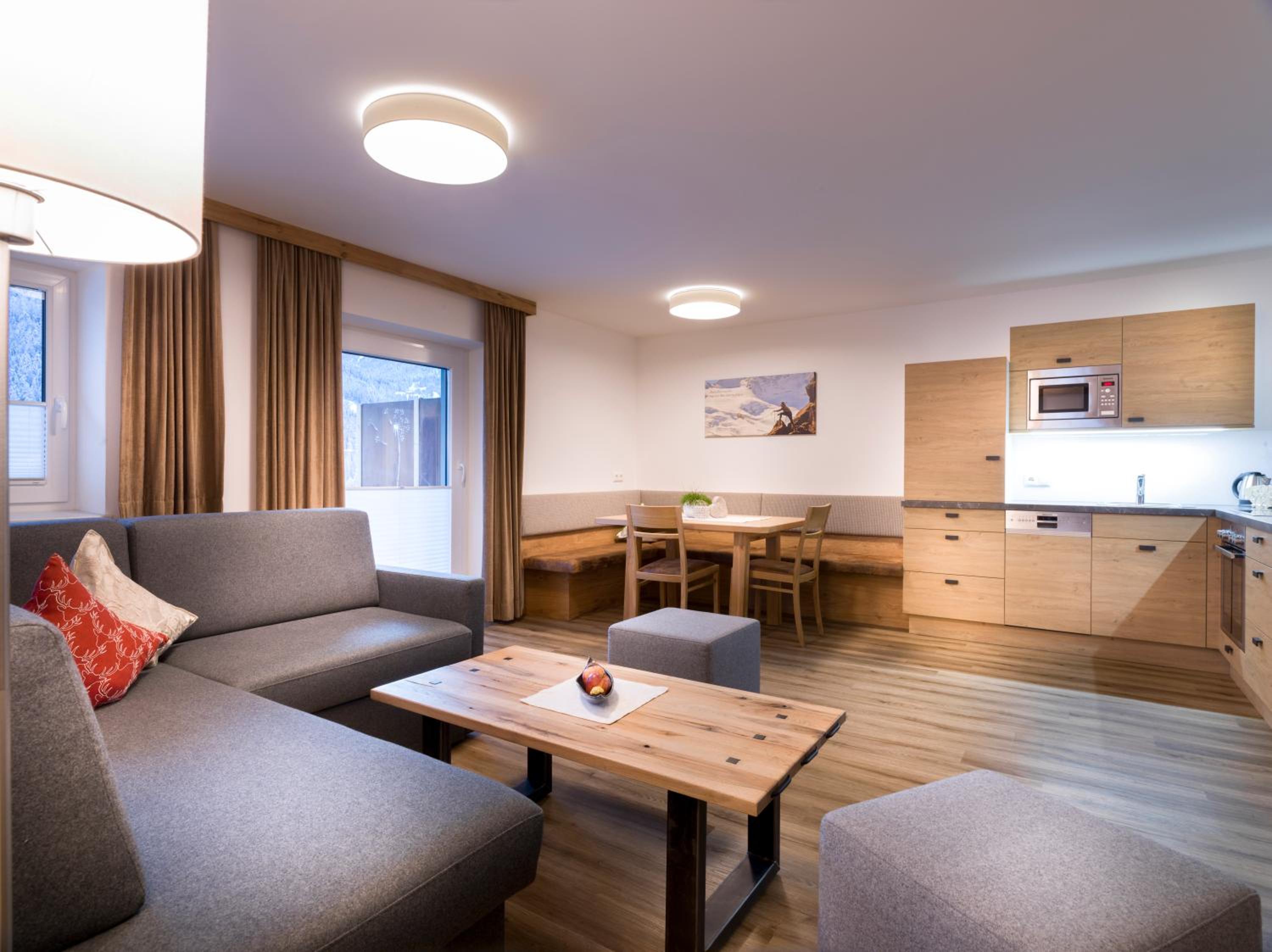 Deluxe Two-Bedroom Apartment with Garden View photo 3