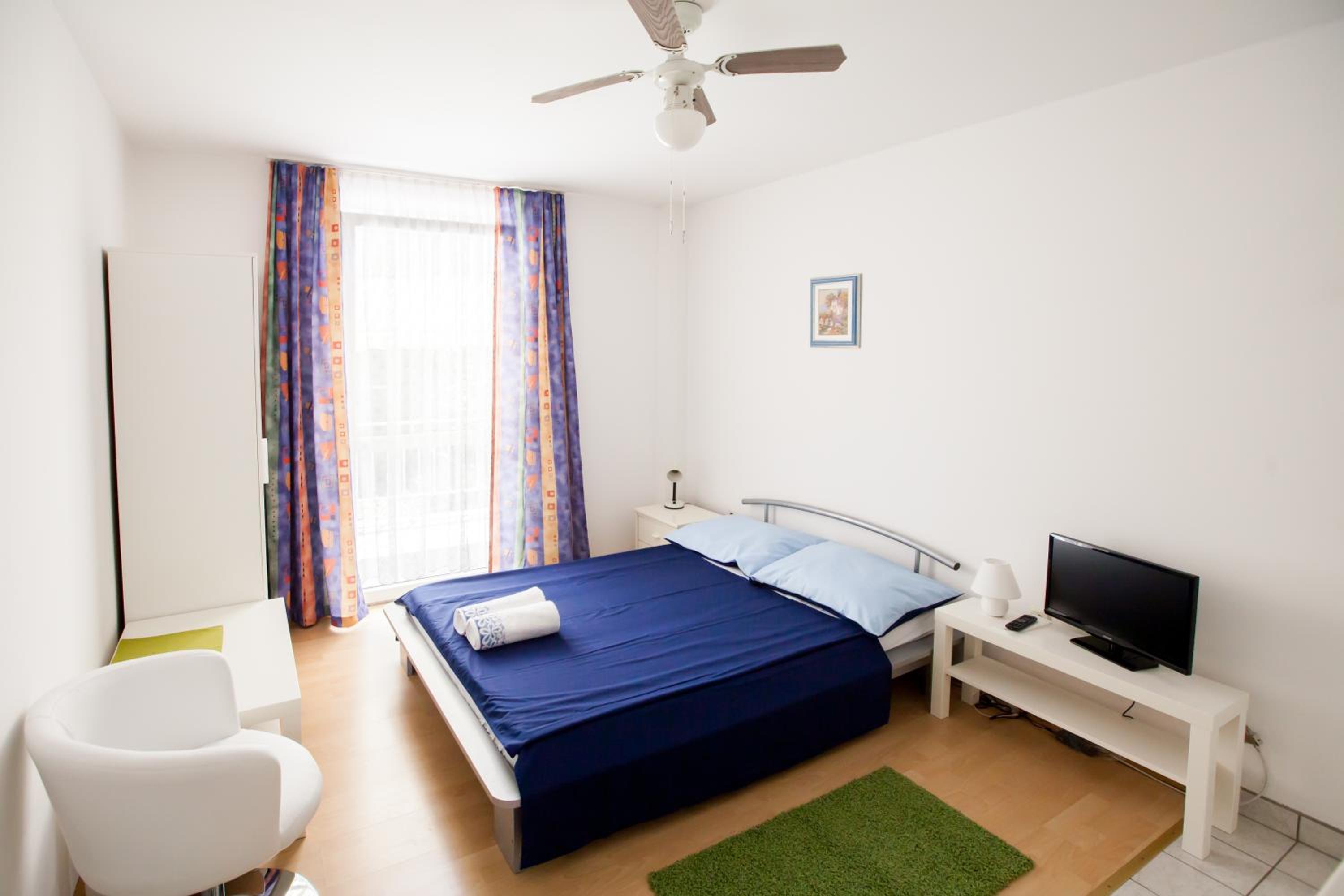 Studio Apartment with Balcony and Garden View