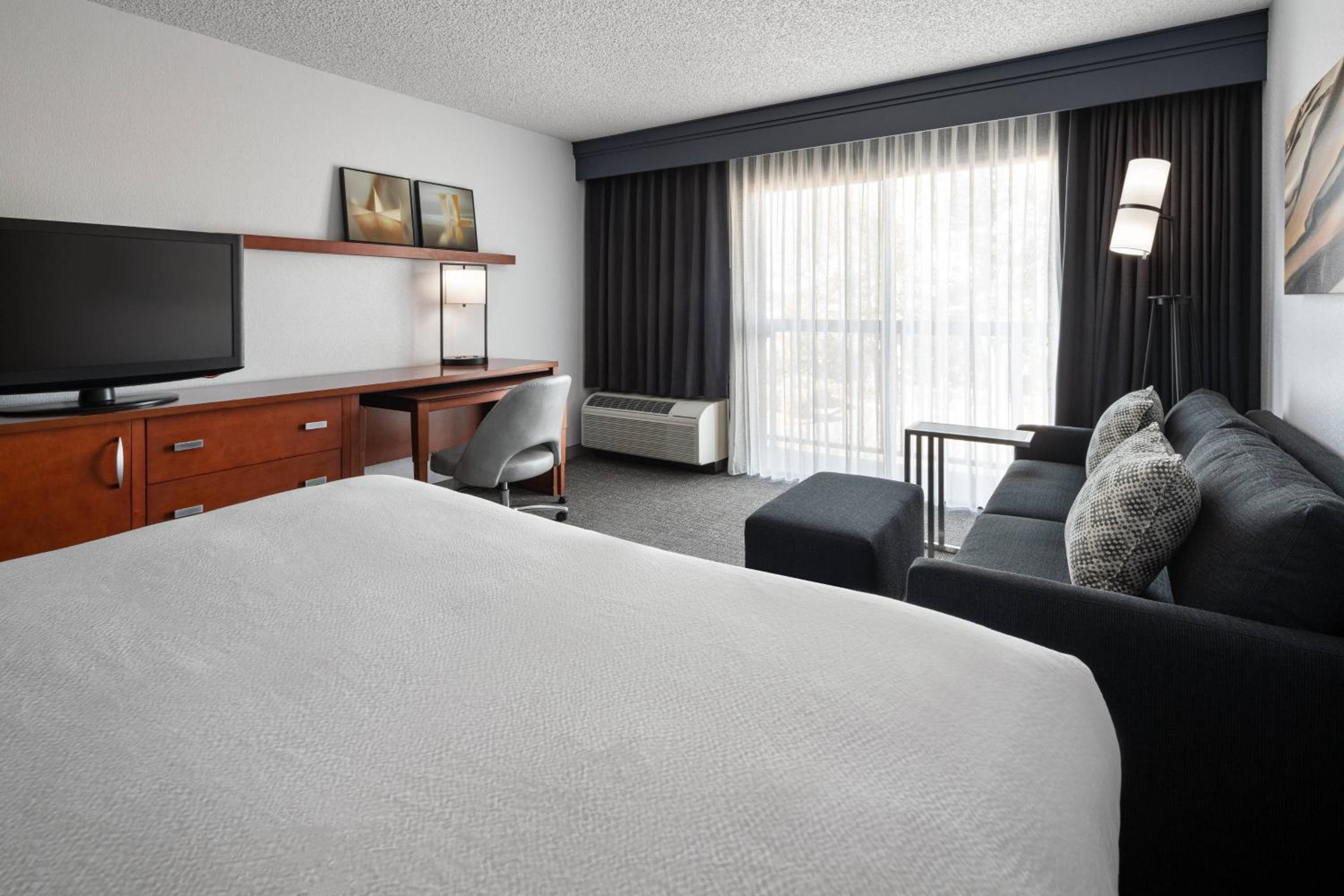 King Room with Sofa Bed and Adapted Tub - Mobility and Hearing Accessible - Photo 1
