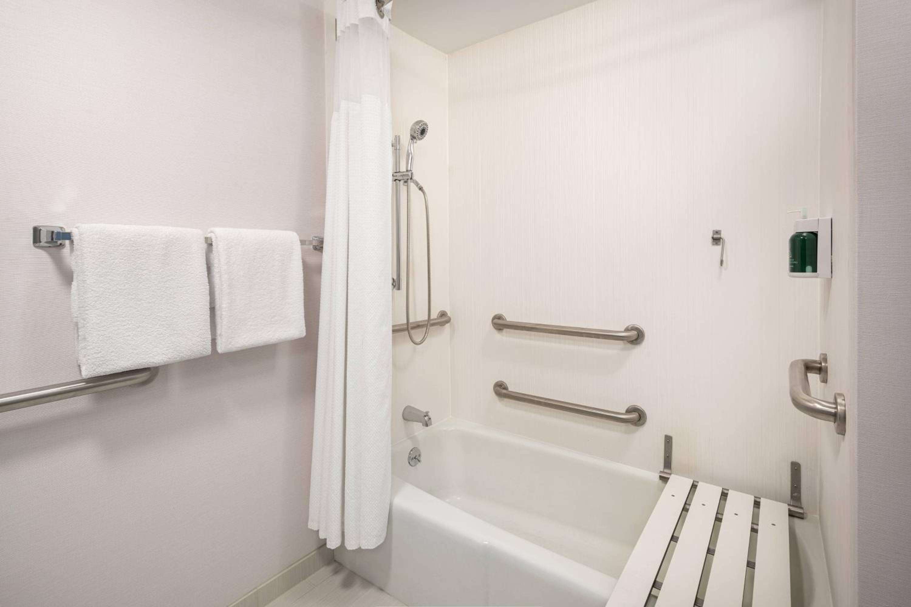 King Room with Sofa Bed and Adapted Tub - Mobility and Hearing Accessible - Photo 6